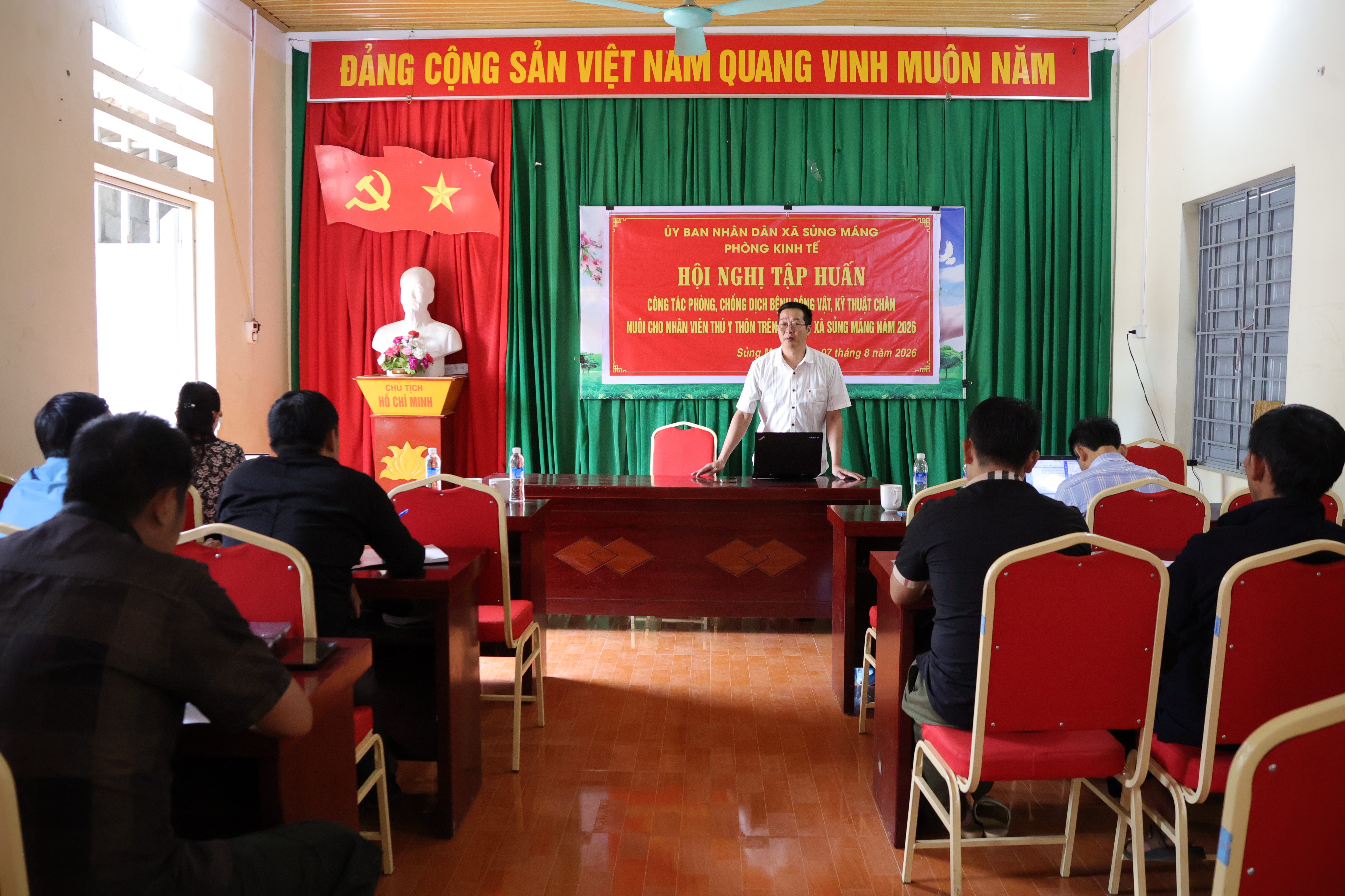 Sủng Máng tập huấn phòng, chống dịch bệnh và kỹ thuật chăn nuôi cho nhân viên thú y thôn