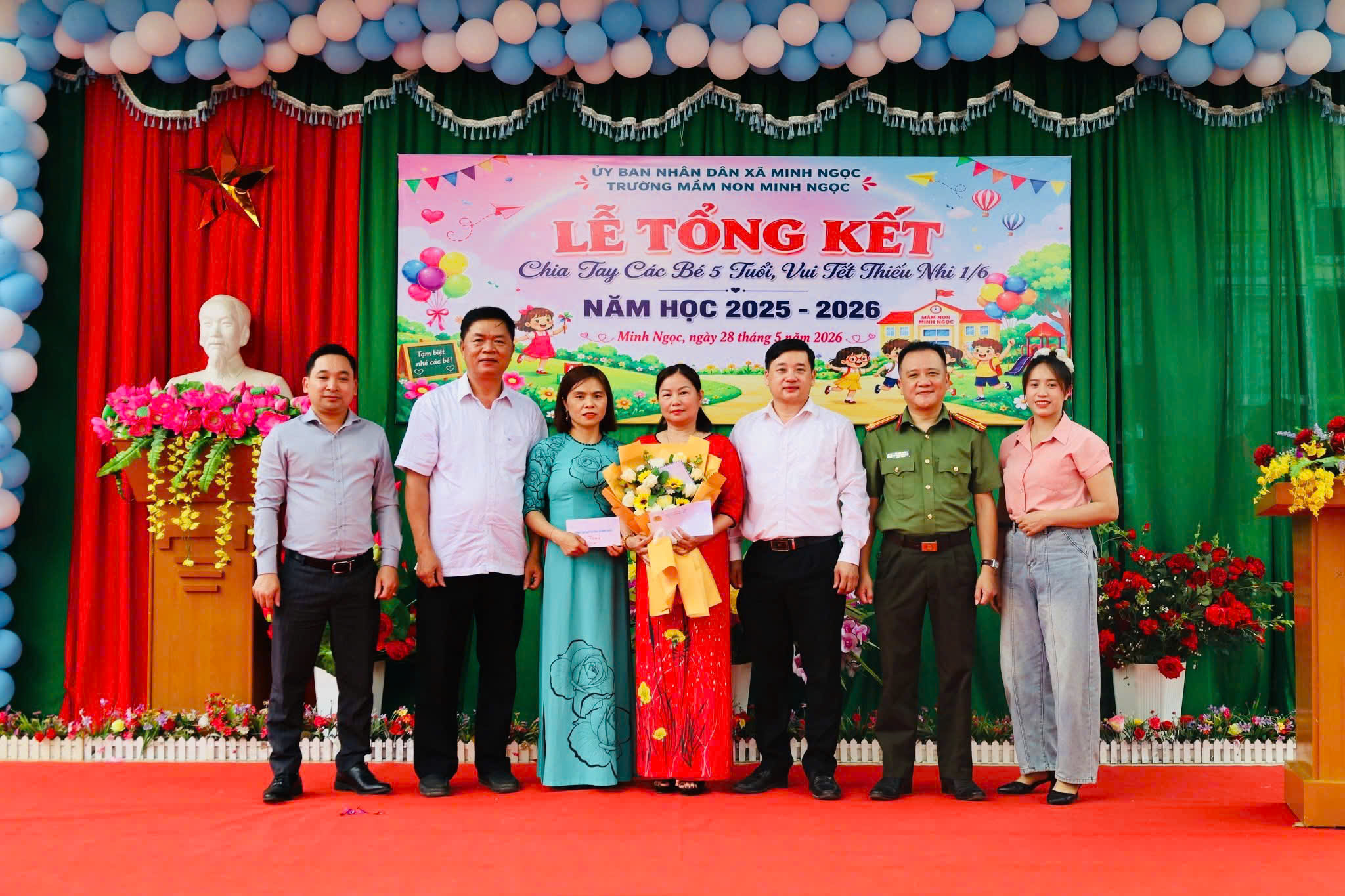 CÔNG AN XÃ DỰ LỄ TỔNG KẾT NĂM HỌC CÁC TRƯỜNG TRÊN ĐỊA BÀN
