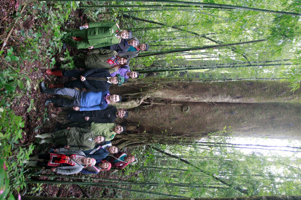 Hạt Kiểm lâm Khu vực 7 và UBND xã Tân Quang kiểm tra thực địa công tác khoán bảo vệ, hỗ trợ bảo vệ rừng tại thôn Phìn Hồ