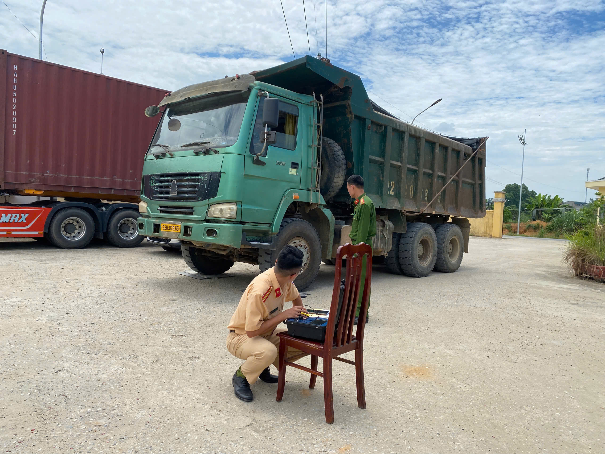 CÔNG AN PHƯỜNG MINH XUÂN TĂNG CƯỜNG TUẦN TRA, KIỂM SOÁT GIAO THÔNG