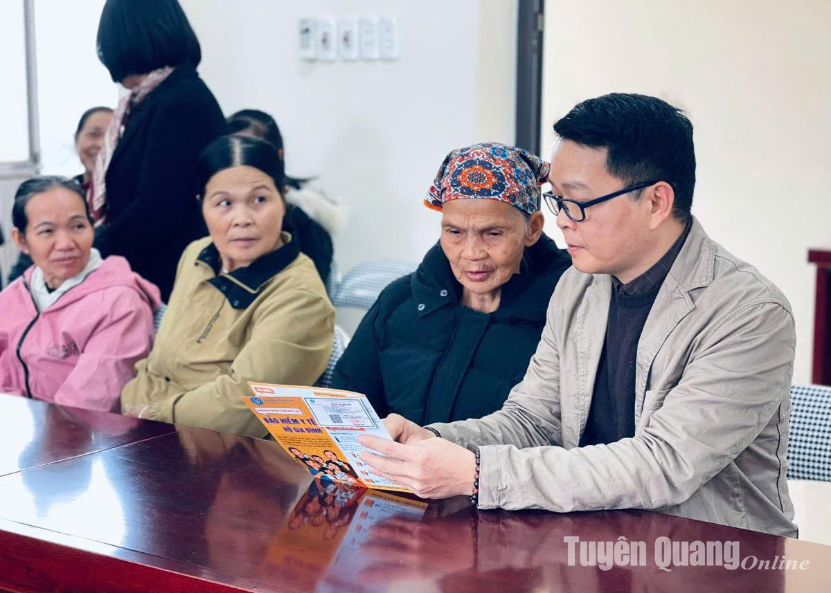 Tuyên truyền chính sách BHYT cho người dân có hoàn cảnh khó khăn