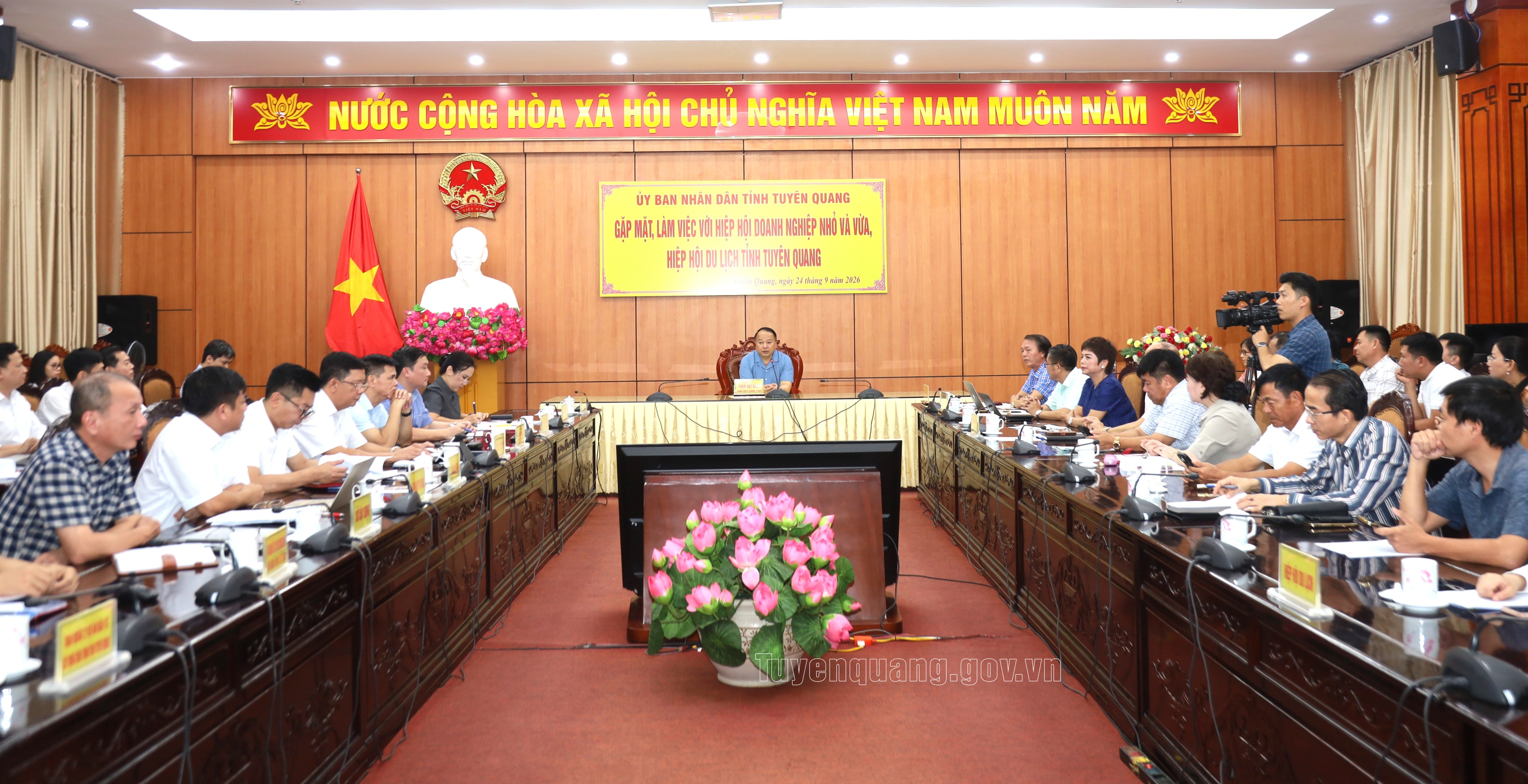 Chủ tịch UBND tỉnh Phan Huy Ngọc gặp mặt, làm việc với Hiệp hội doanh nghiệp nhỏ và vừa