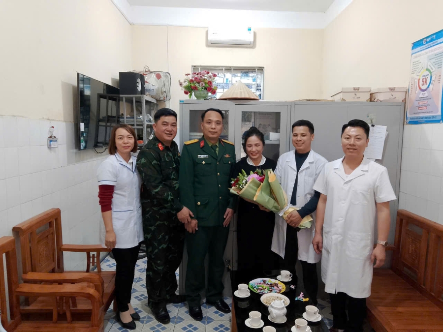 BCH tặng ng&agrave;y thầy thuốc1.jpg