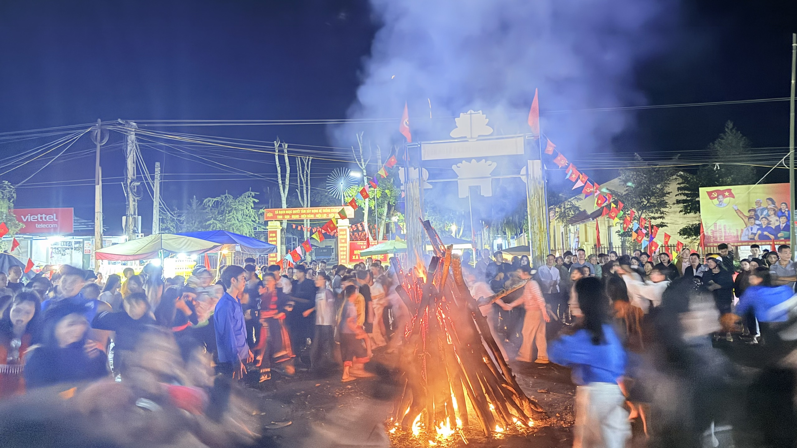 đốt lửa trại.jpg