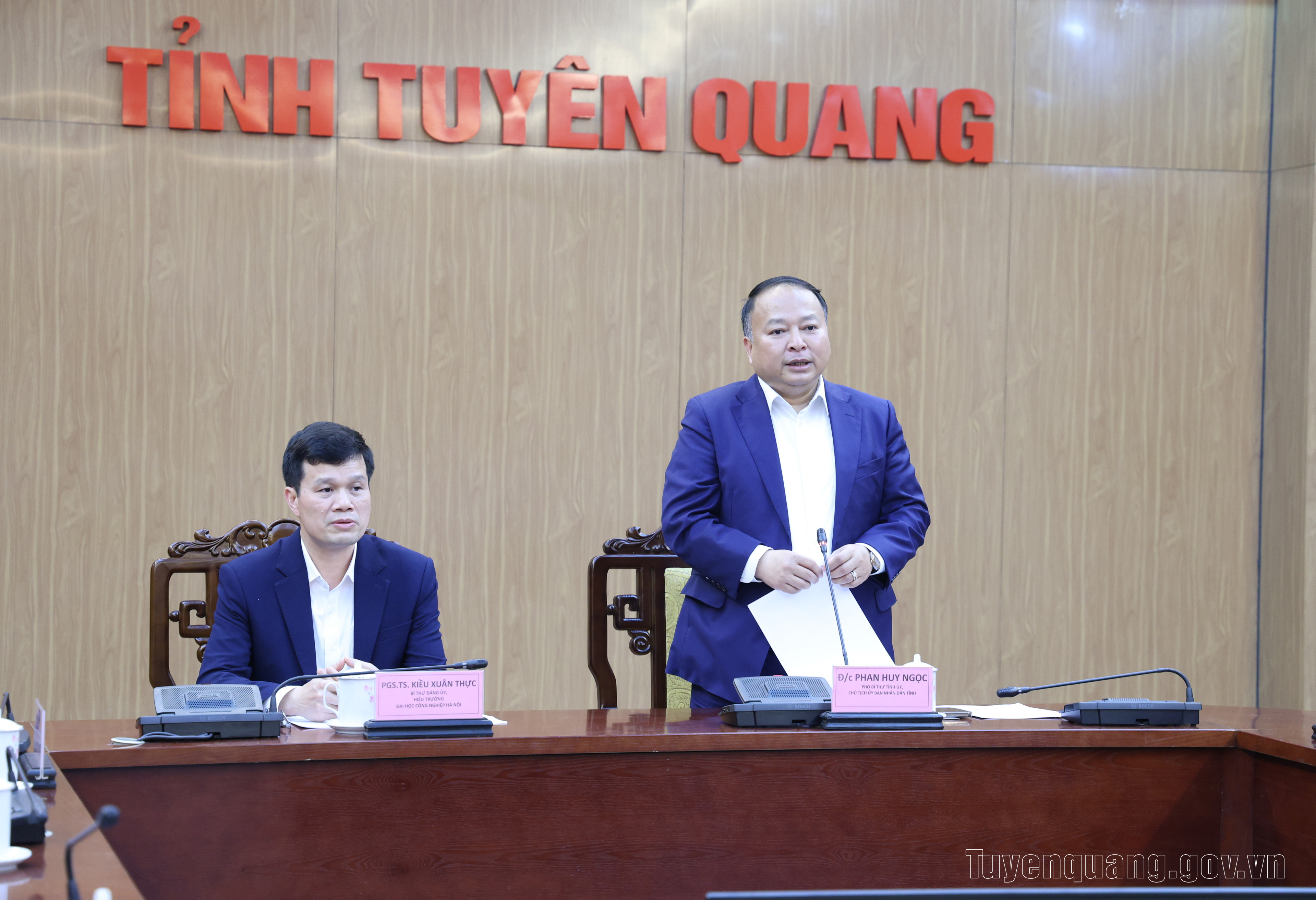 Chủ tịch UBND tỉnh Phan Huy Ngọc làm việc với Đoàn công tác của Đại học Công nghiệp Hà Nội