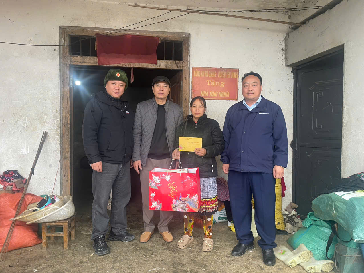 LÃNH ĐẠO CÂP UỶ VÀ CHÍNH QUYỀN XÃ THẮNG MỐ THĂM VÀ TẶNG QUÀ ĐỐI TƯỢNG NGƯỜI CÓ CÔNG, NGƯỜI CAO TUỔI, ĐỐI TƯỢNG BẢO TRỢ XÃ HỘI TRÊN ĐỊA BÀN NHÂN DỊP TẾT NGUYÊN ĐÁN BÍNH NGỌ NĂM 2026.