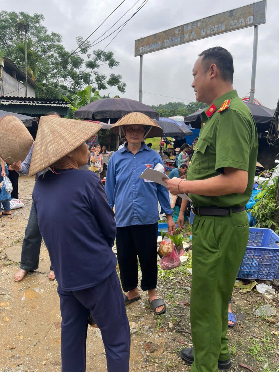 CÔNG AN XÃ VĨNH TUY ĐẨY MẠNH TUYÊN TRUYỀN PHÁP LUẬT TRONG ĐỢT RA QUÂN CAO ĐIỂM