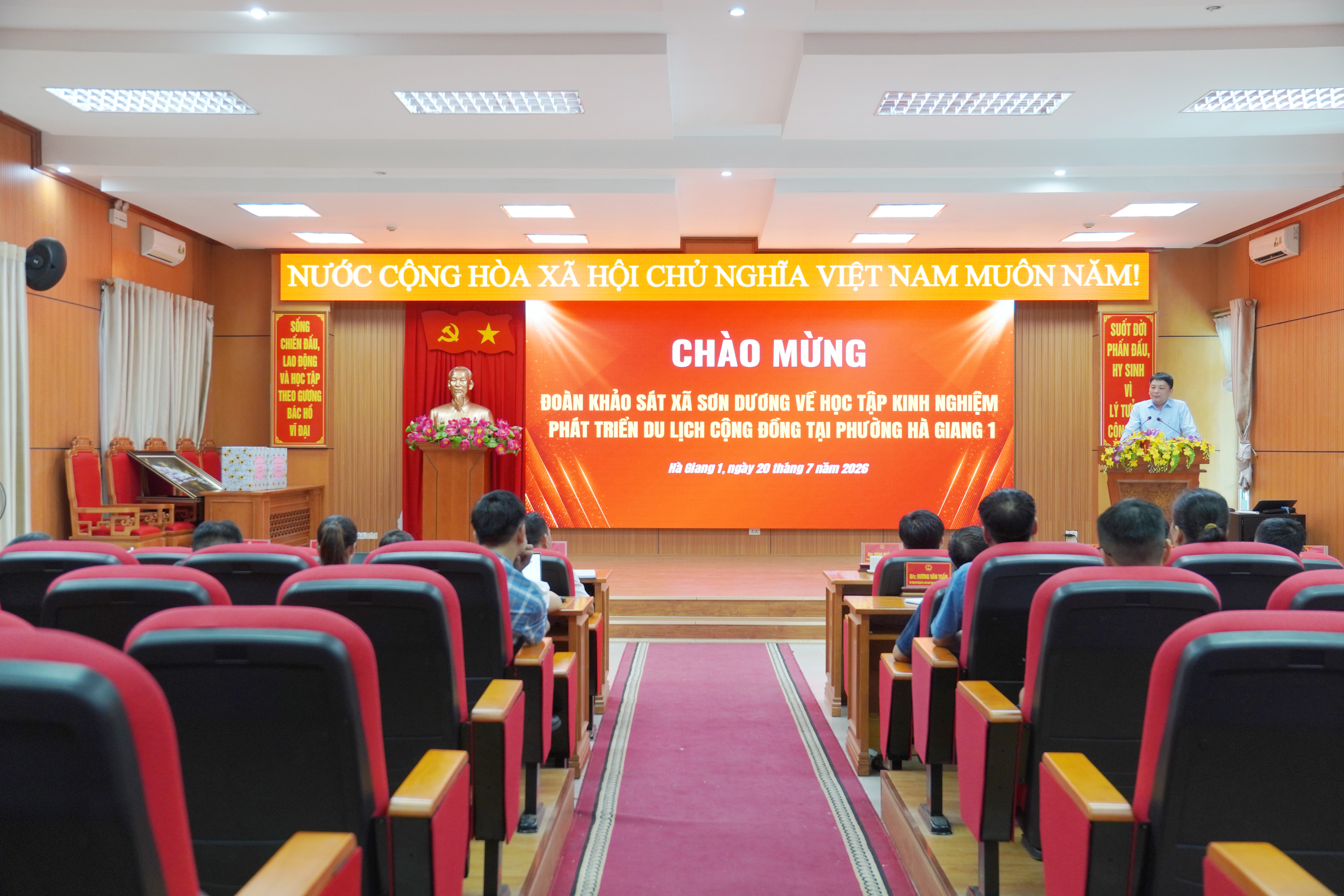 Trao đổi kinh nghiệm, thúc đẩy phát triển du lịch cộng đồng giữa xã Sơn Dương và phường Hà Giang 1