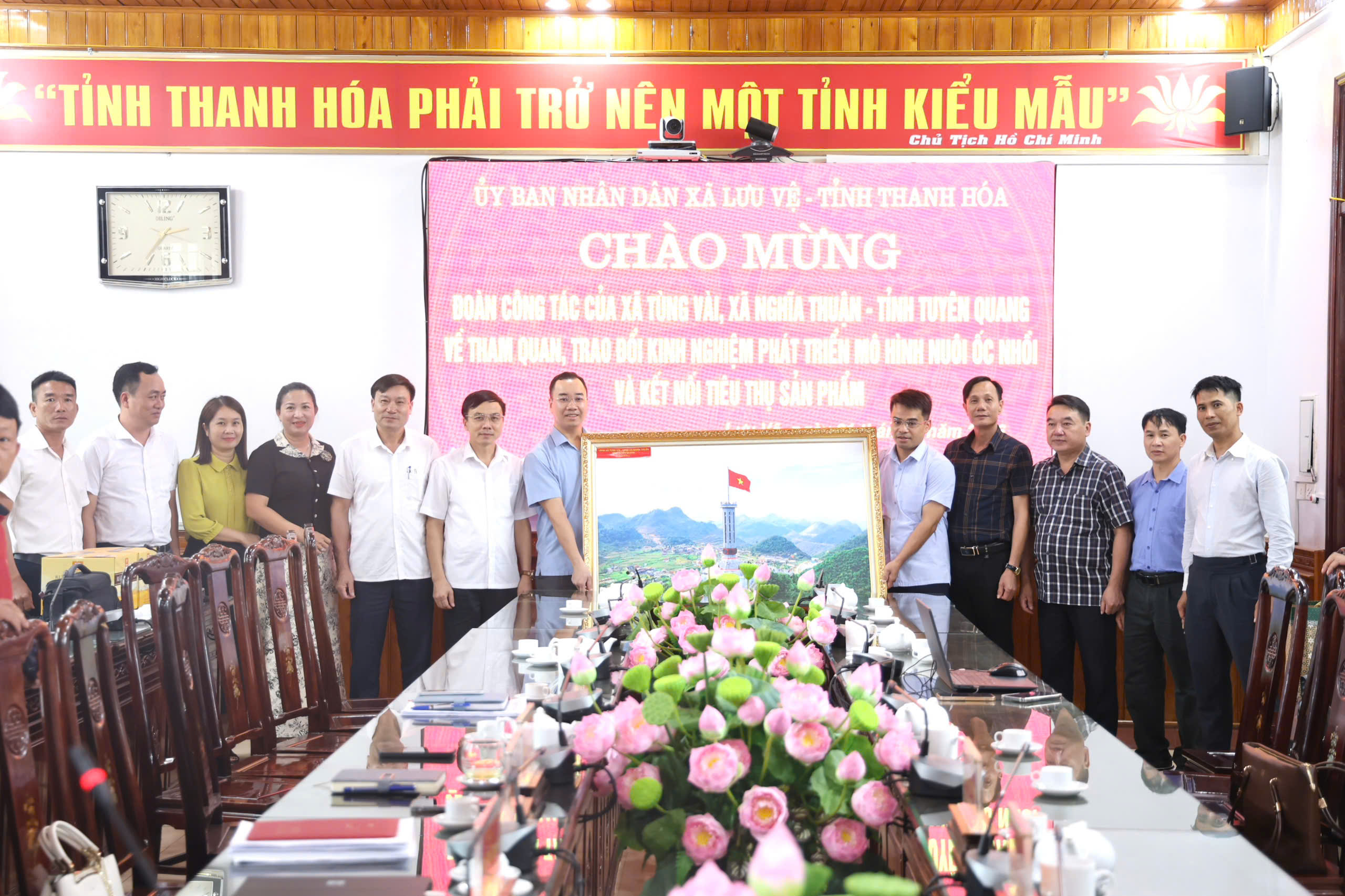Đoàn công tác xã Nghĩa Thuận tham quan, học tập kinh nghiệm phát triển các mô hình sản xuất