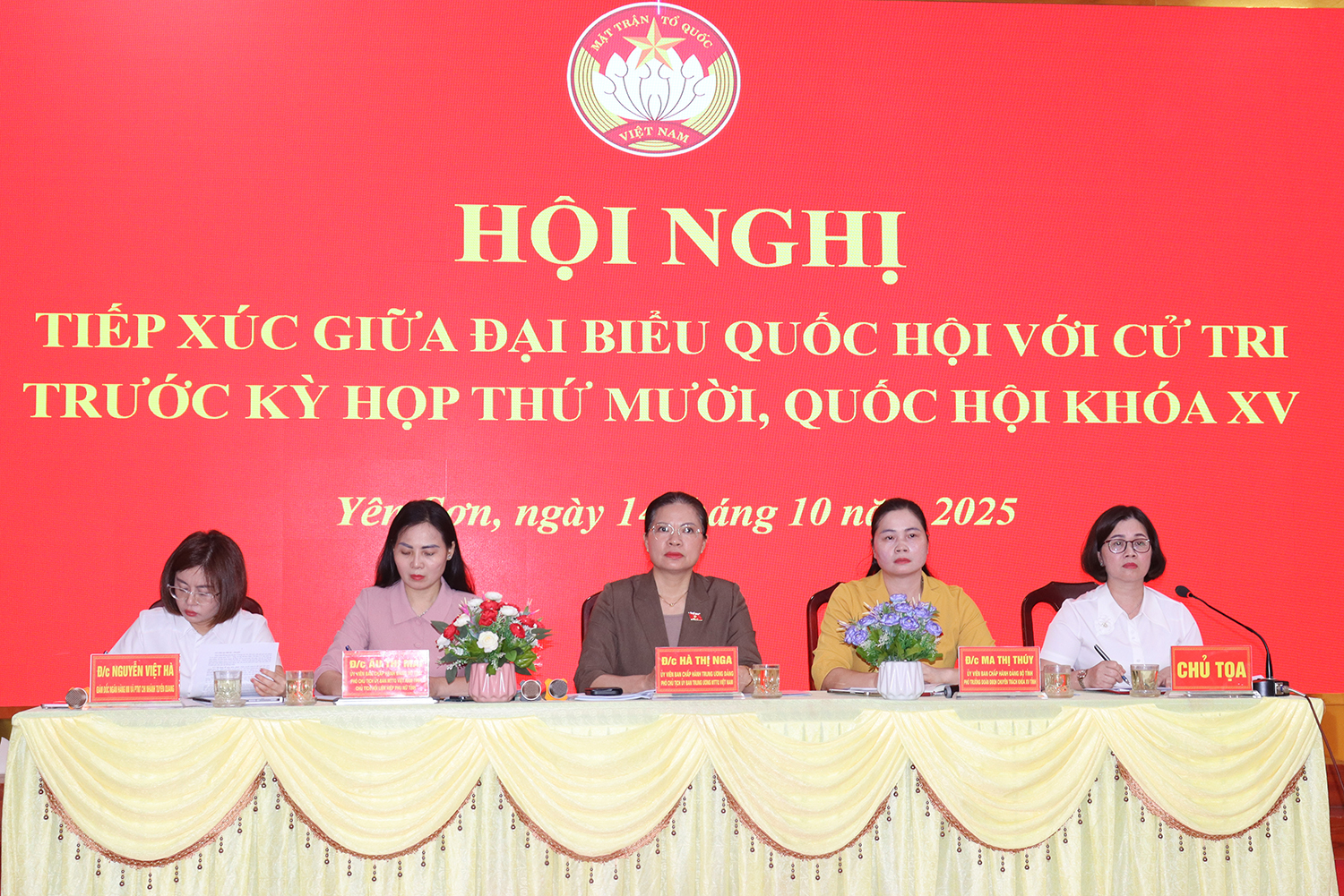 Phó Chủ tịch Trung ương MTTQ Việt Nam Hà Thị Nga tiếp xúc cử tri xã Yên Sơn