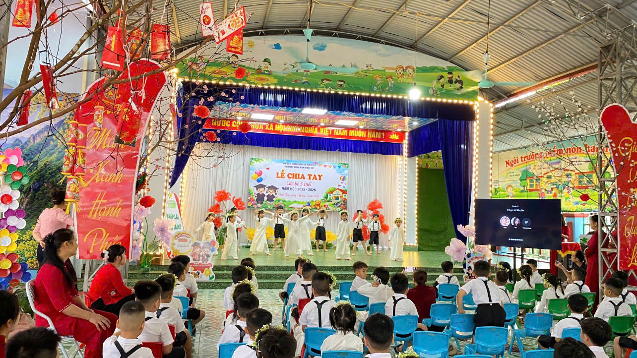 Lễ chia tay trẻ 5 tuổi 11.jpg