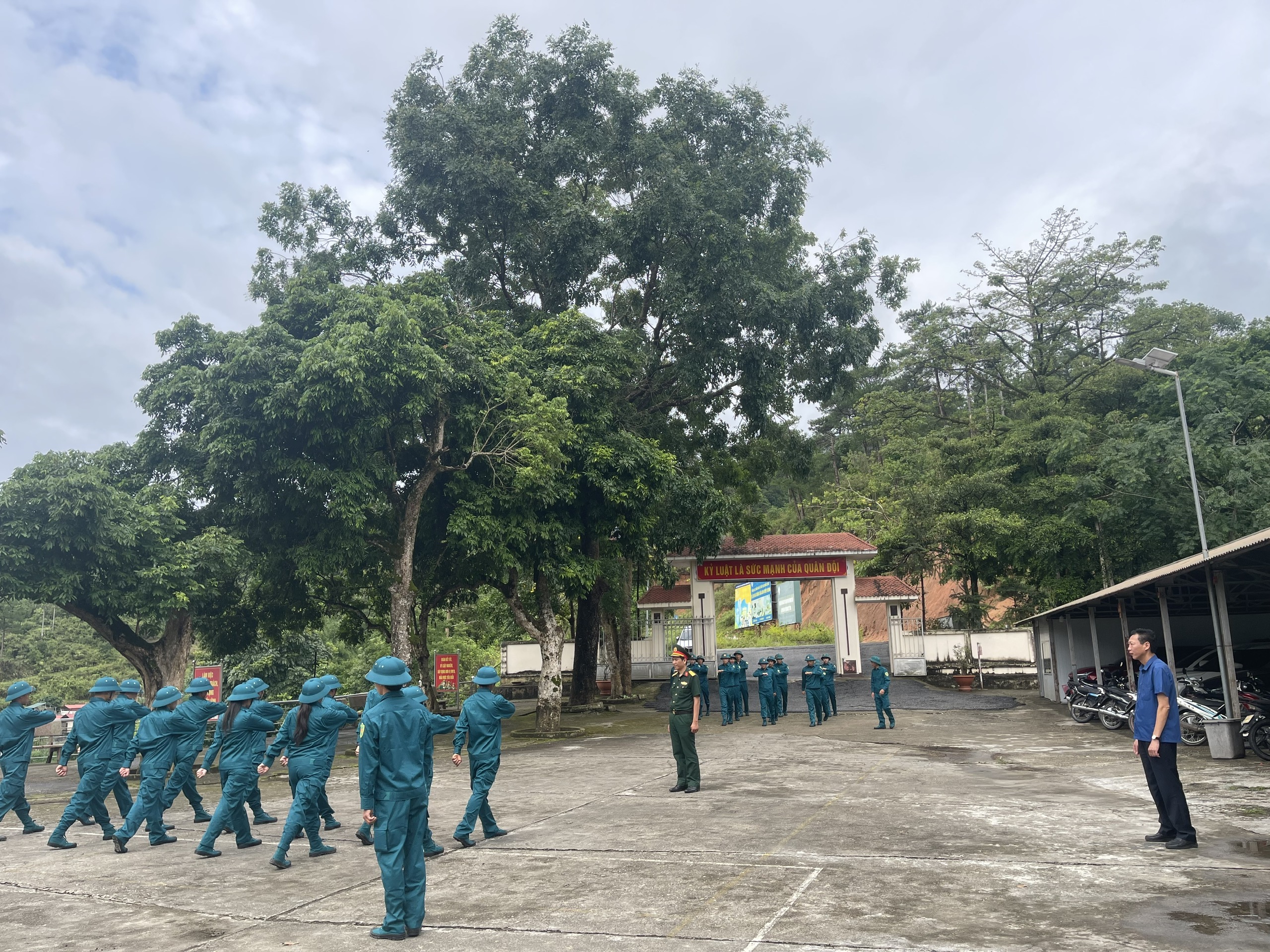 LÃNH ĐẠO XÃ TÂN TIẾN, TỈNH TUYÊN QUANG THĂM, ĐỘNG VIÊN LỰC LƯỢNG DÂN QUÂN THAM GIA HUẤN LUYỆN NĂM THỨ NHẤT NĂM 2026 