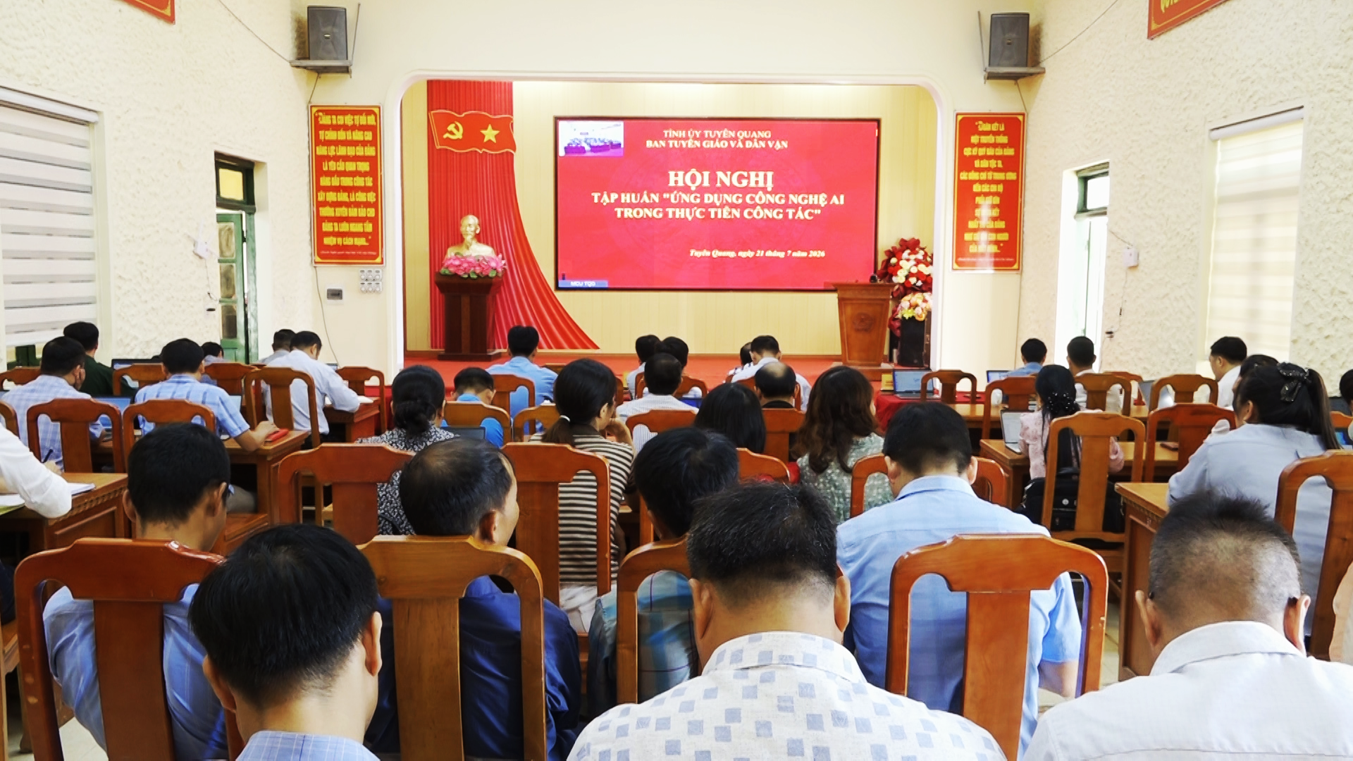 XÃ XÍN MẦN THAM DỰ HỘI NGHỊ TẬP HUẤN "ỨNG DỤNG CÔNG NGHỆ AI TRONG THỰC TIỄN CÔNG TÁC" NĂM 2026