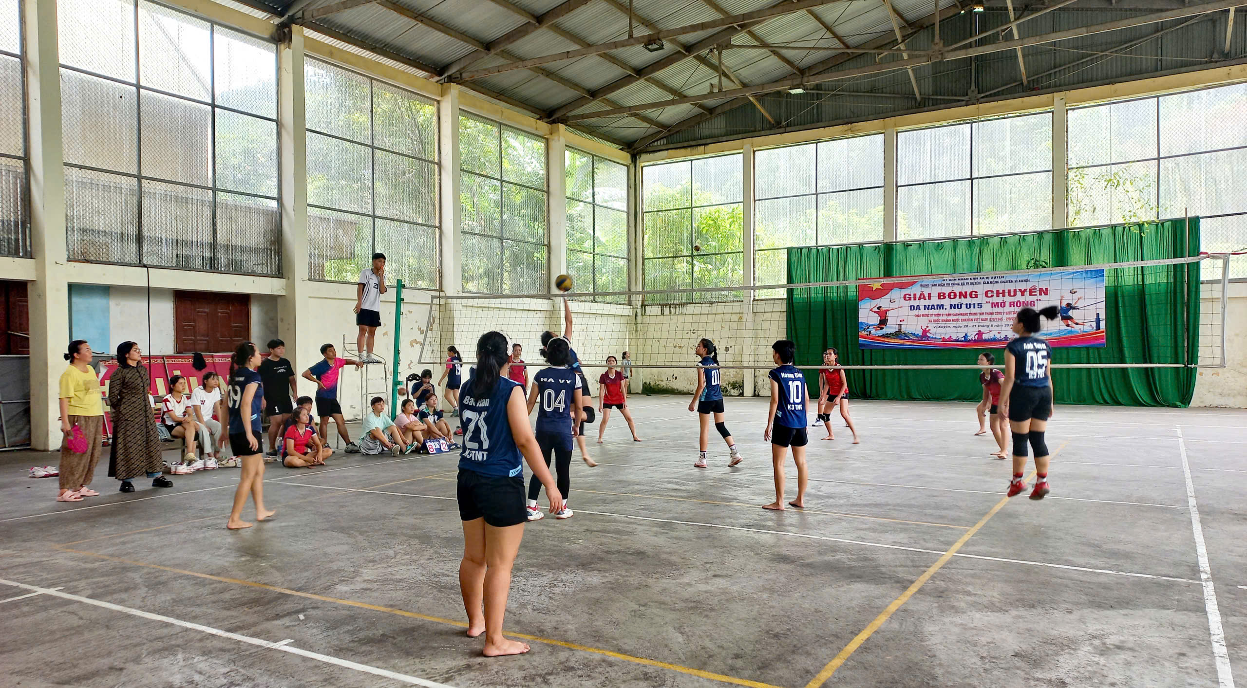 Giải bóng chuyền da nam, nữ U15 “mở rộng.”