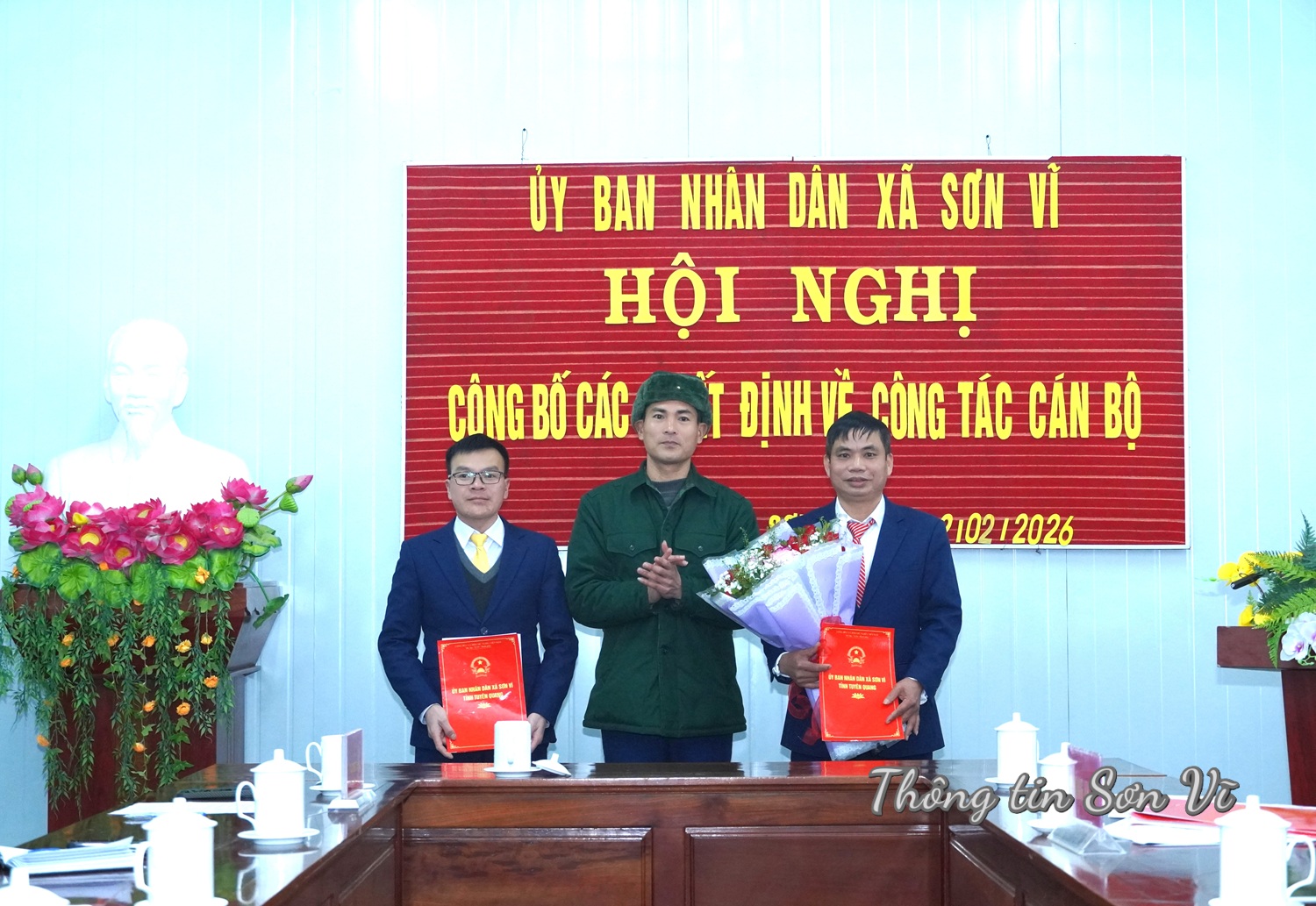 Sơn Vĩ công bố các quyết định về công tác cán bộ Trạm Y tế xã