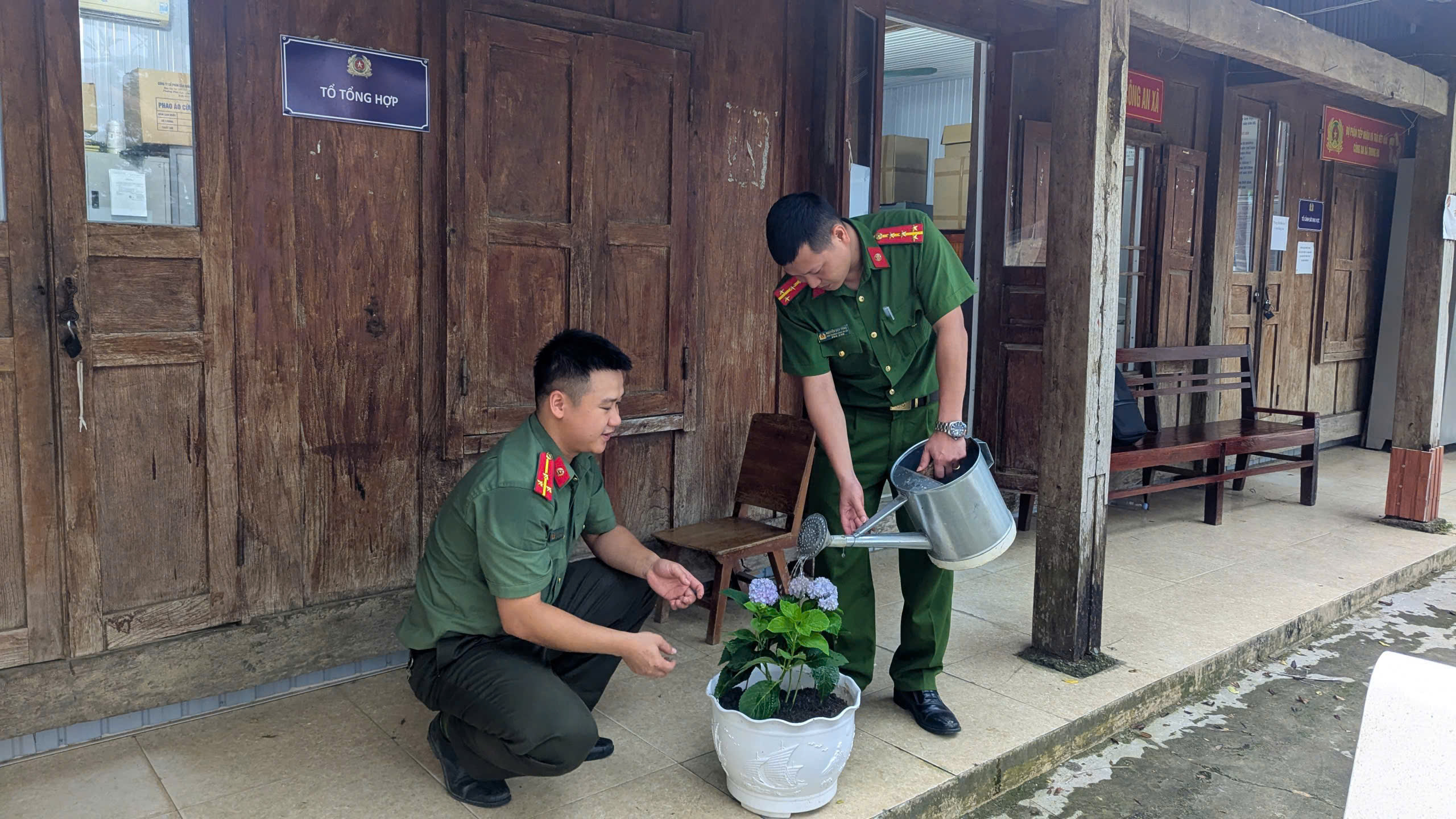 CHI ĐOÀN CÔNG AN XÃ TRUNG HÀ HƯỞNG ỨNG "NGÀY CHỦ NHẬT XANH"
