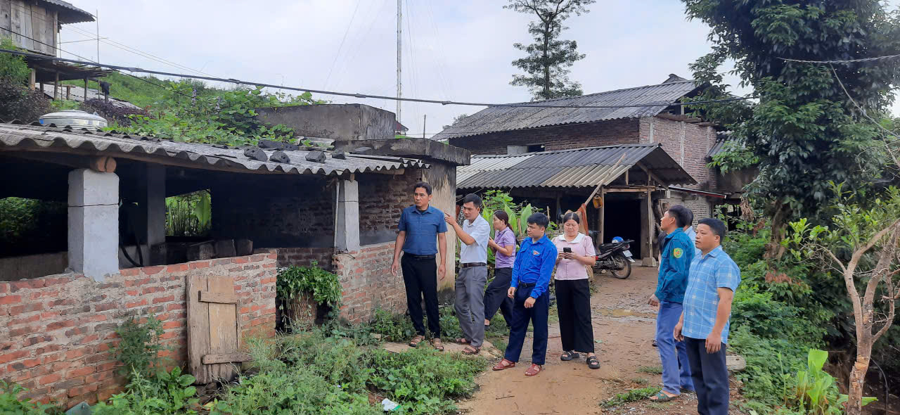 Xã Giáp Trung kiểm tra công tác vệ sinh môi trường khu dân cư