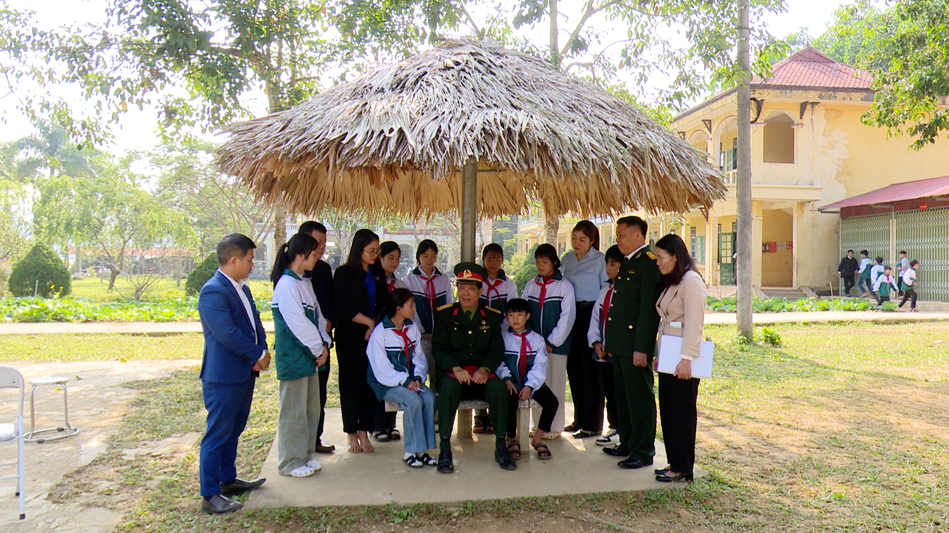 Hội Cựu chiến binh xã Minh Quang tổ chức nói chuyện truyền thống nhân kỷ niệm 81 năm ngày thành lập quân đội nhân dân việt nam (22/12/1944 - 22/12/2025)