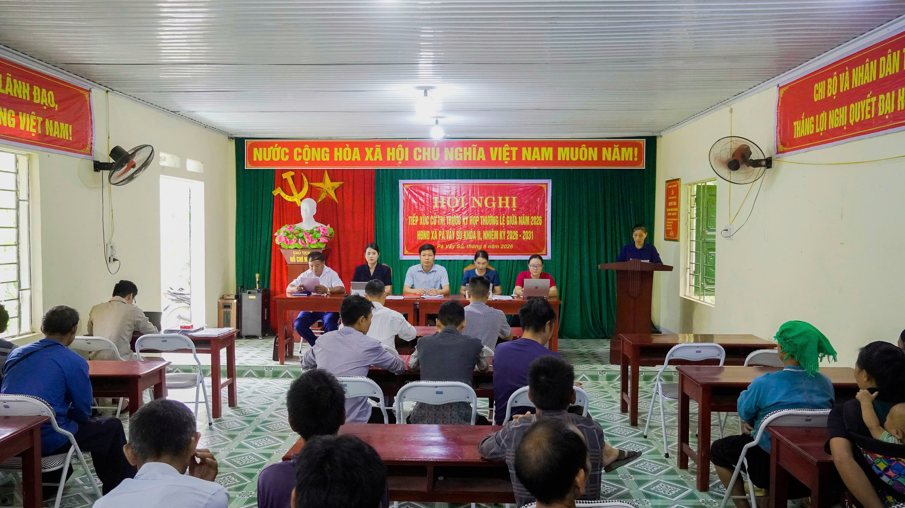 Tổ đại biểu số 3 HĐND xã Pà vầy Sủ tiếp xúc cử tri trước kỳ họp HĐND xã