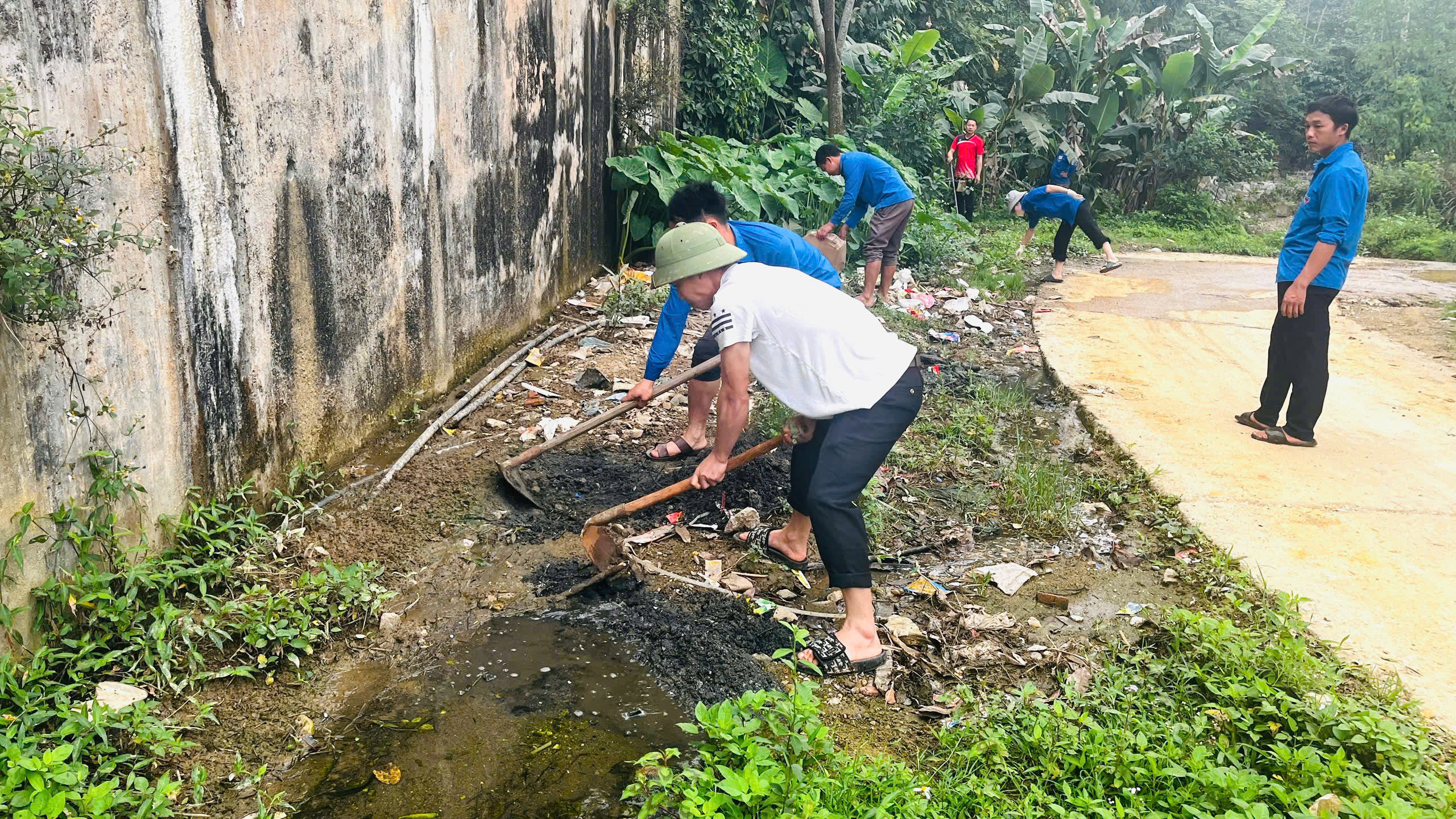 Xuân Giang sôi nổi Ngày Chủ nhật xanh – Chung tay vì môi trường sáng, xanh, sạch, đẹp .