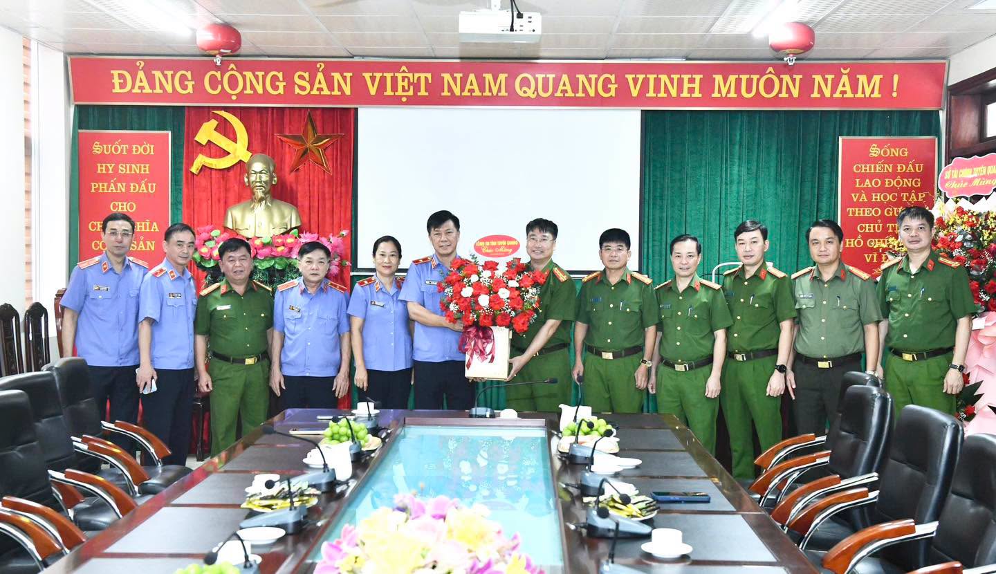 LÃNH ĐẠO CÔNG AN TỈNH CHÚC MỪNG VIỆN KIỂM SÁT NHÂN DÂN TỈNH NHÂN KỶ NIỆM 66 NĂM NGÀY TRUYỀN THỐNG VIỆN KIỂM SÁT NHÂN DÂN