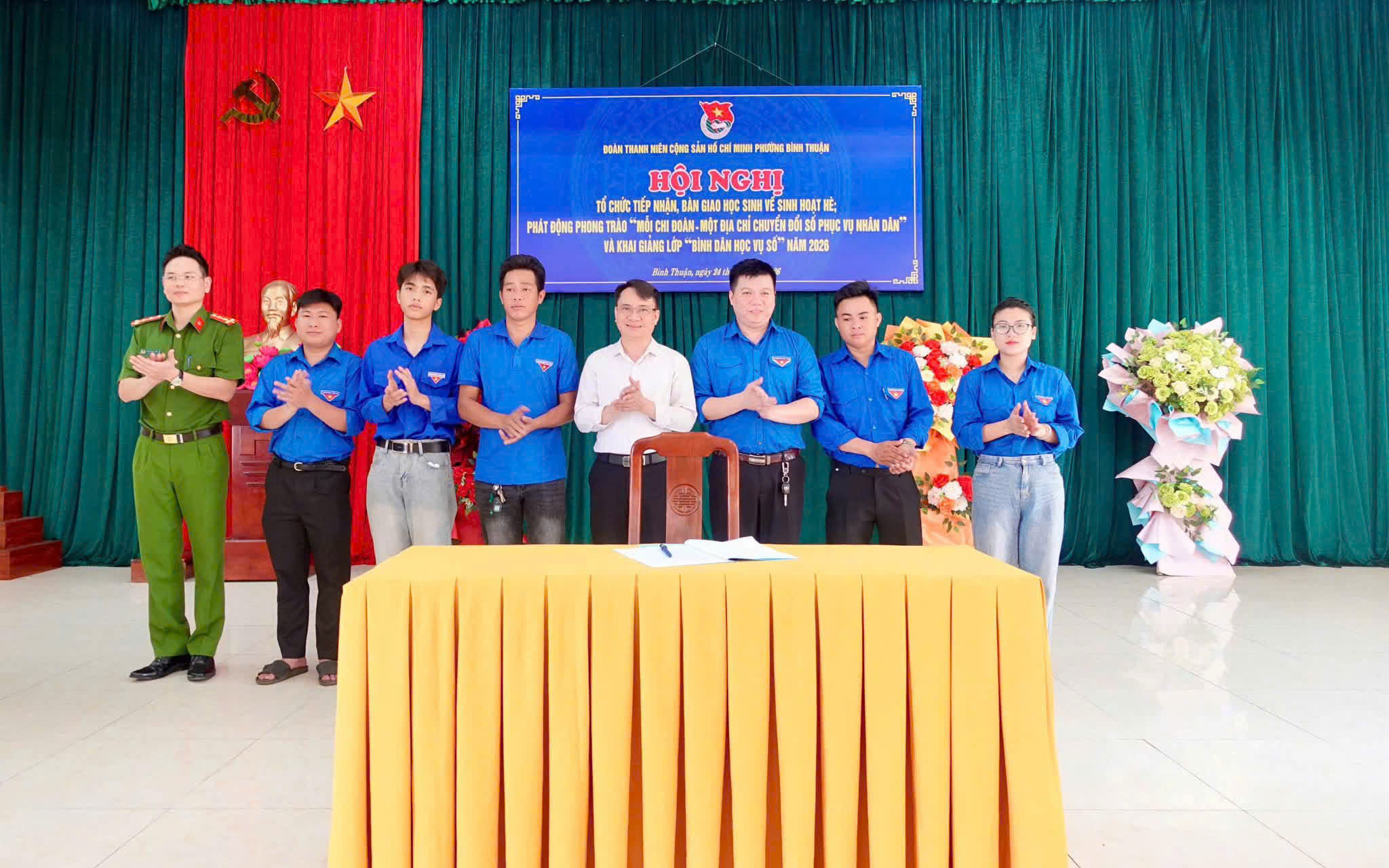 CHI ĐOÀN CÔNG AN PHƯỜNG BÌNH THUẬN TỔ CHỨC TIẾP NHẬN HỌC SINH SINH HOẠT HÈ VÀ PHÁT ĐỘNG PHONG TRÀO CHUYỂN ĐỔI SỐ NĂM 2026