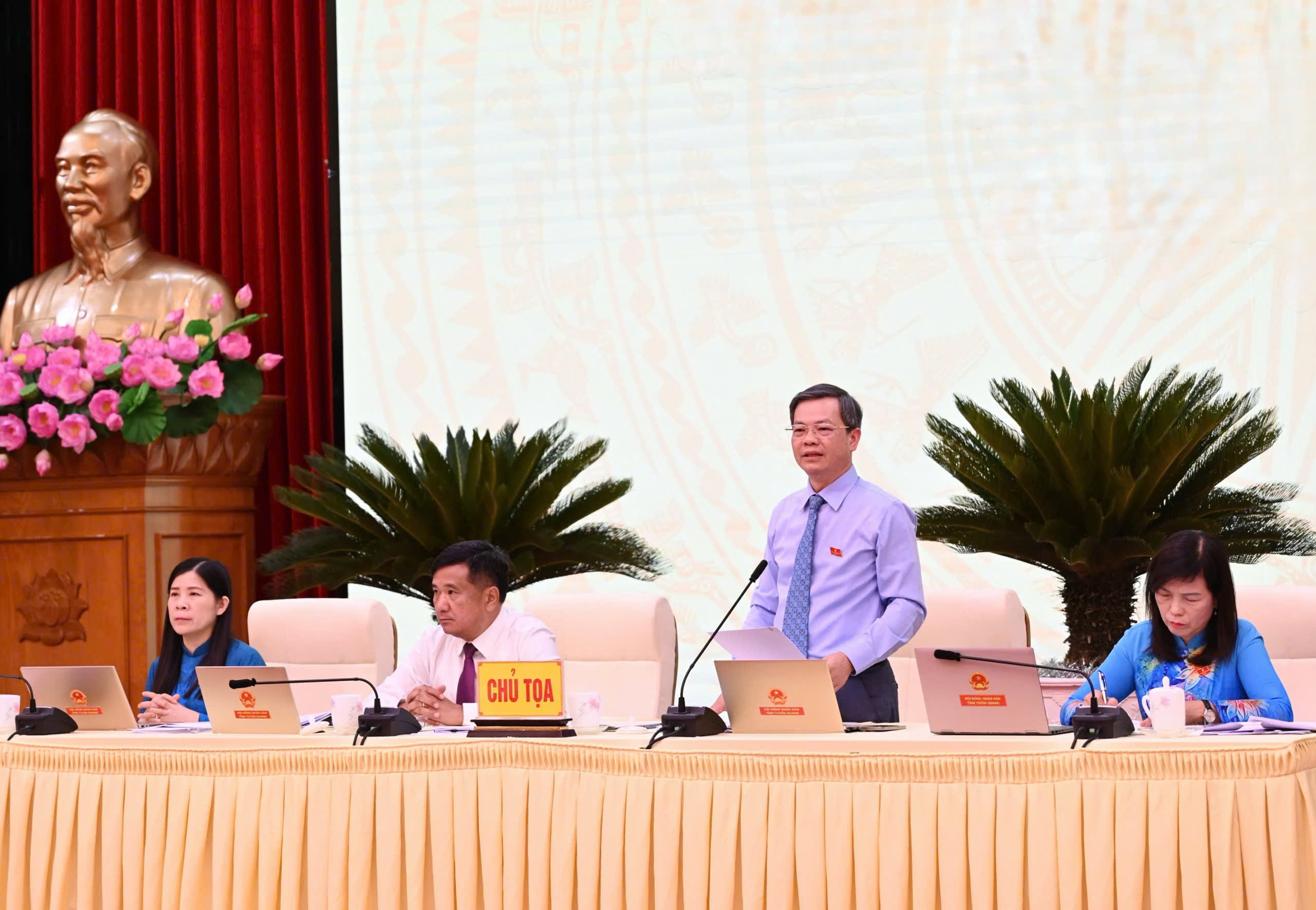 Kỳ họp thứ tư, HĐND tỉnh khóa XX: Phiên thảo luận tại hội trường