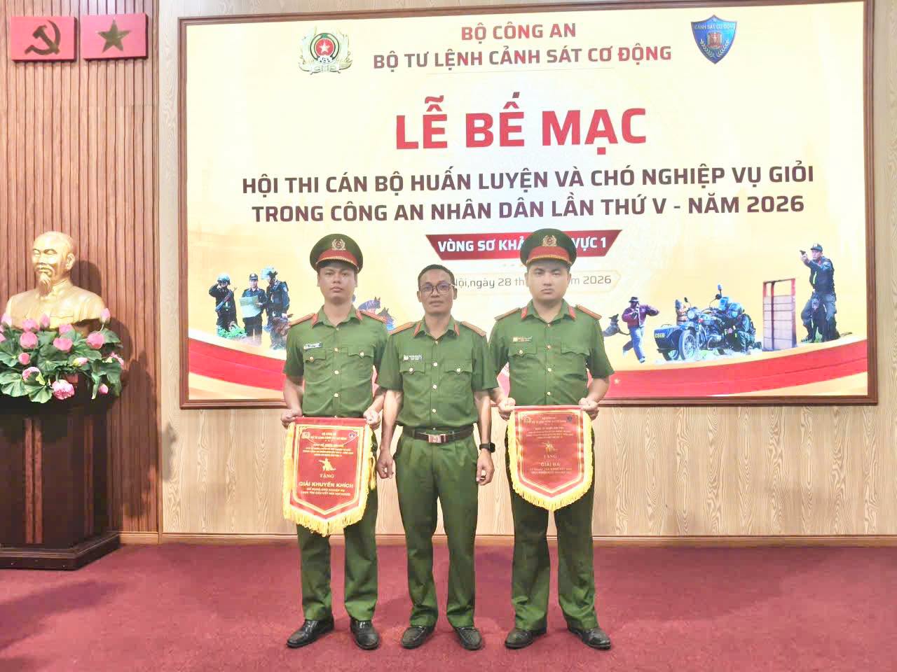 ĐỘI TUYỂN CÔNG AN TỈNH TUYÊN QUANG GIÀNH VÉ VÀO VÒNG CHUNG KẾT HỘI THI CHÓ NGHIỆP VỤ GIỎI CAND