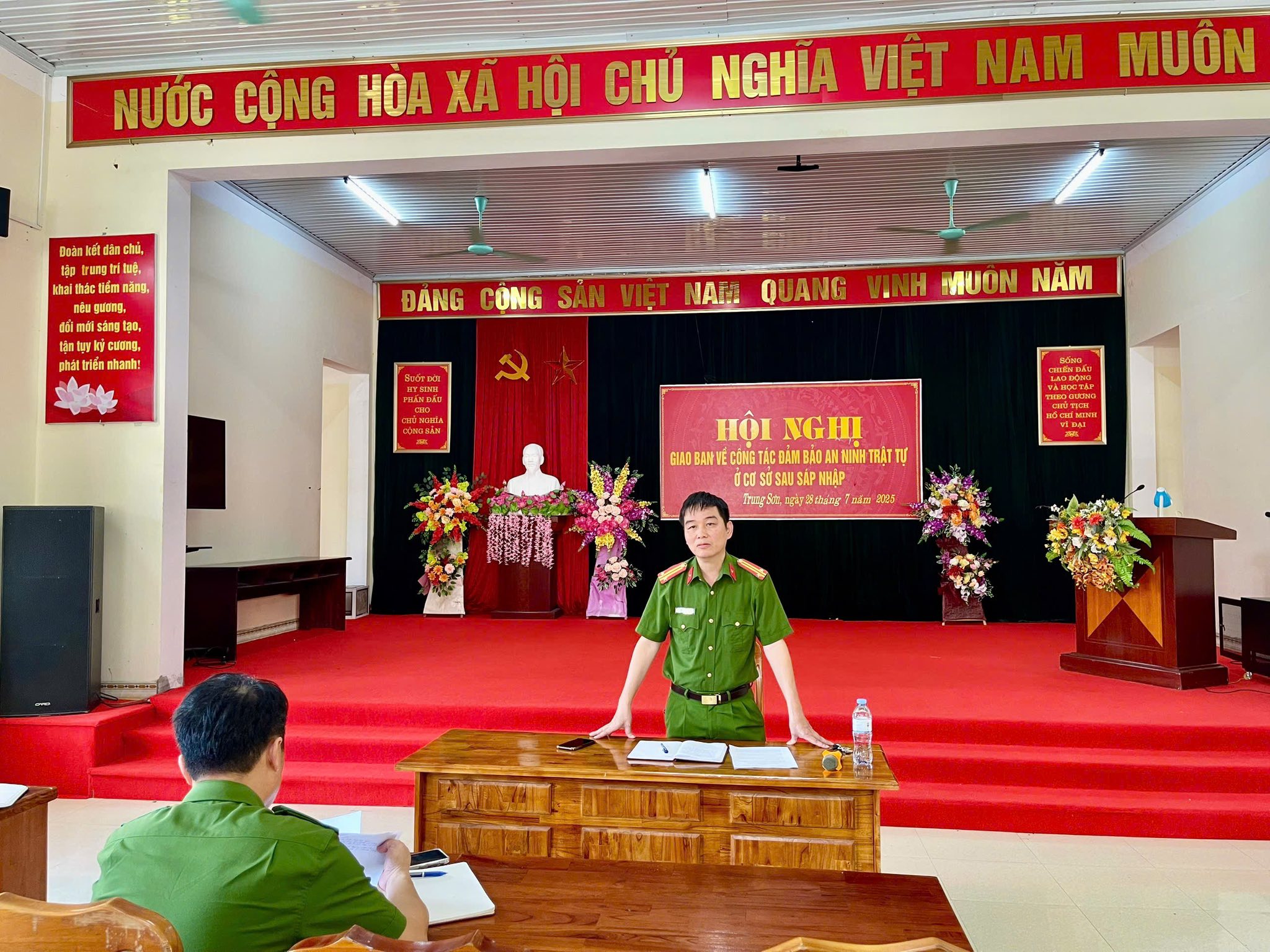 GIAO BAN LỰC LƯỢNG BẢO VỆ AN NINH TRẬT TỰ Ở CƠ SỞ XÃ TRUNG SƠN