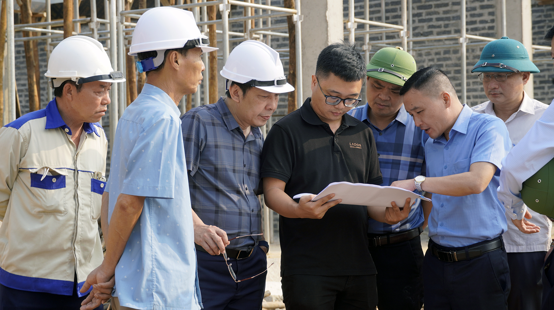 Ban quản l&yacute; đầu tư tỉnh l&agrave;m việc (8).JPG