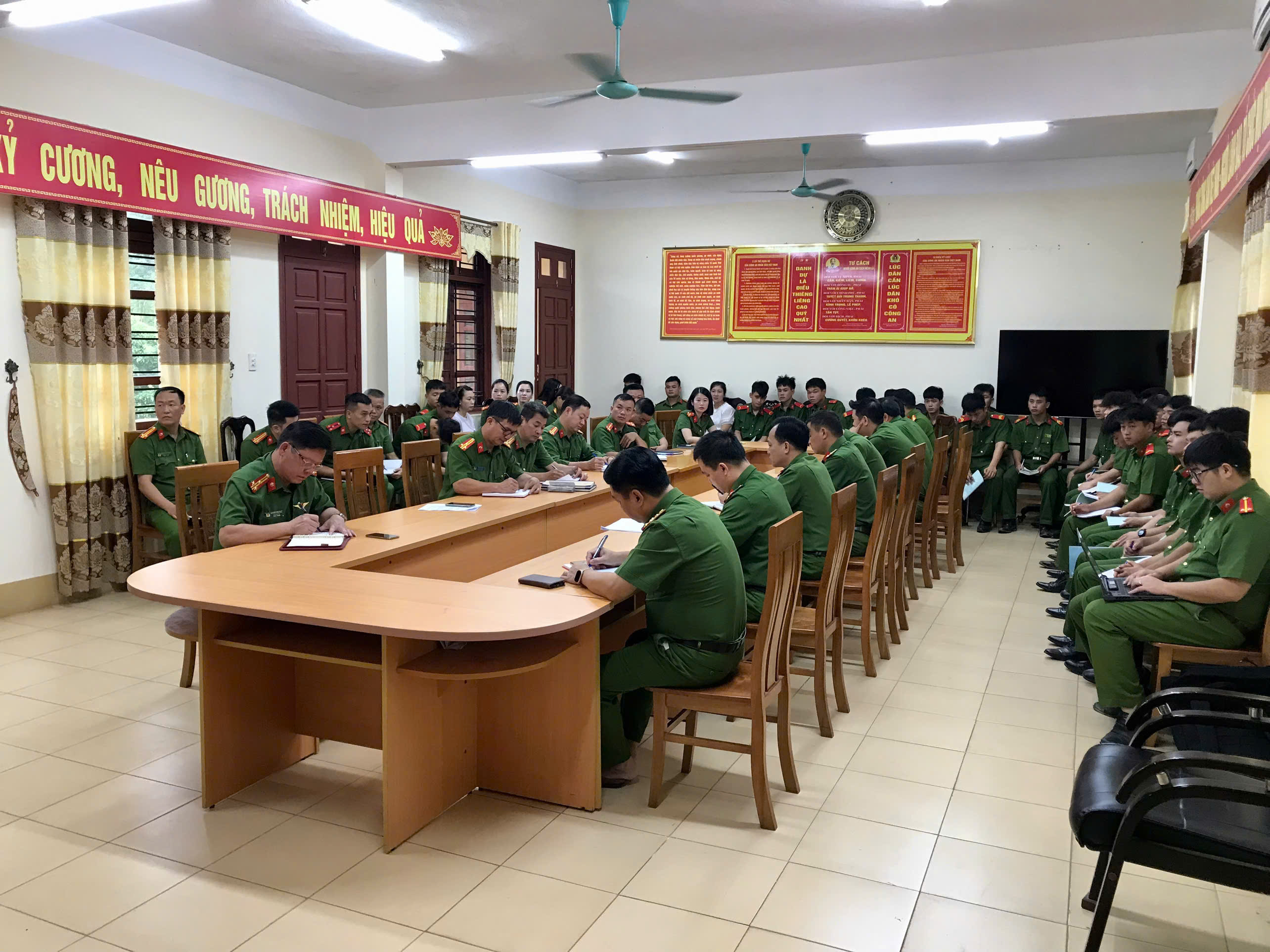 TRẠI TẠM GIAM SỐ 2 CÔNG AN TỈNH TUYÊN QUANG HỌC TẬP NGHỊ QUYẾT HỘI NGHỊ LẦN THỨ BA BAN CHẤP HÀNH TRUNG ƯƠNG ĐẢNG KHOÁ XIV