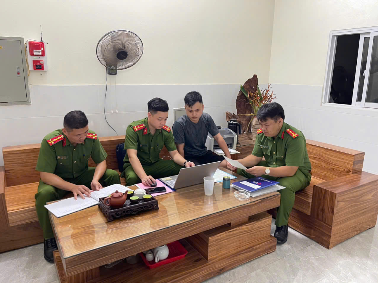 Công an phường Minh Xuân tăng cường thực hiện công tác quản lý đối với cơ sở kinh doanh