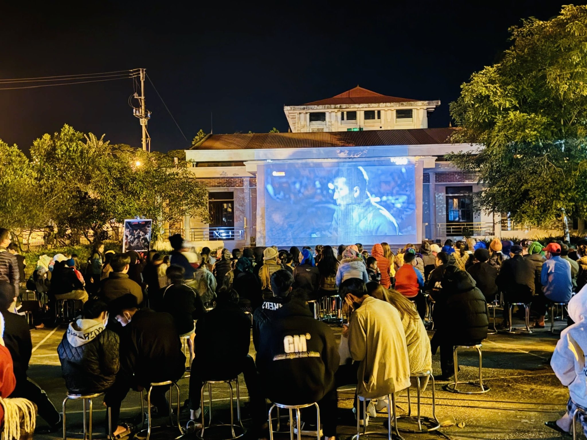 Xã Lâm Bình chiếu phim miễn phí “ Mưa đỏ” 