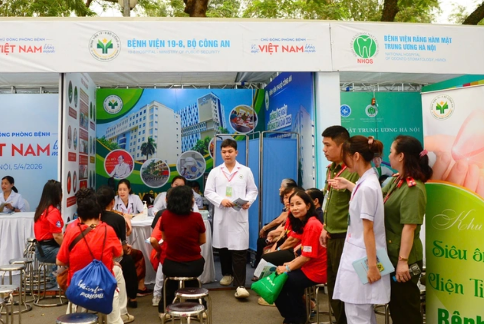 BỆNH VIỆN 19-8, BỘ CÔNG AN KHÁM SÀNG LỌC CHO NHÂN DÂN TẠI NGÀY SỨC KHỎE TOÀN DÂN 7/4