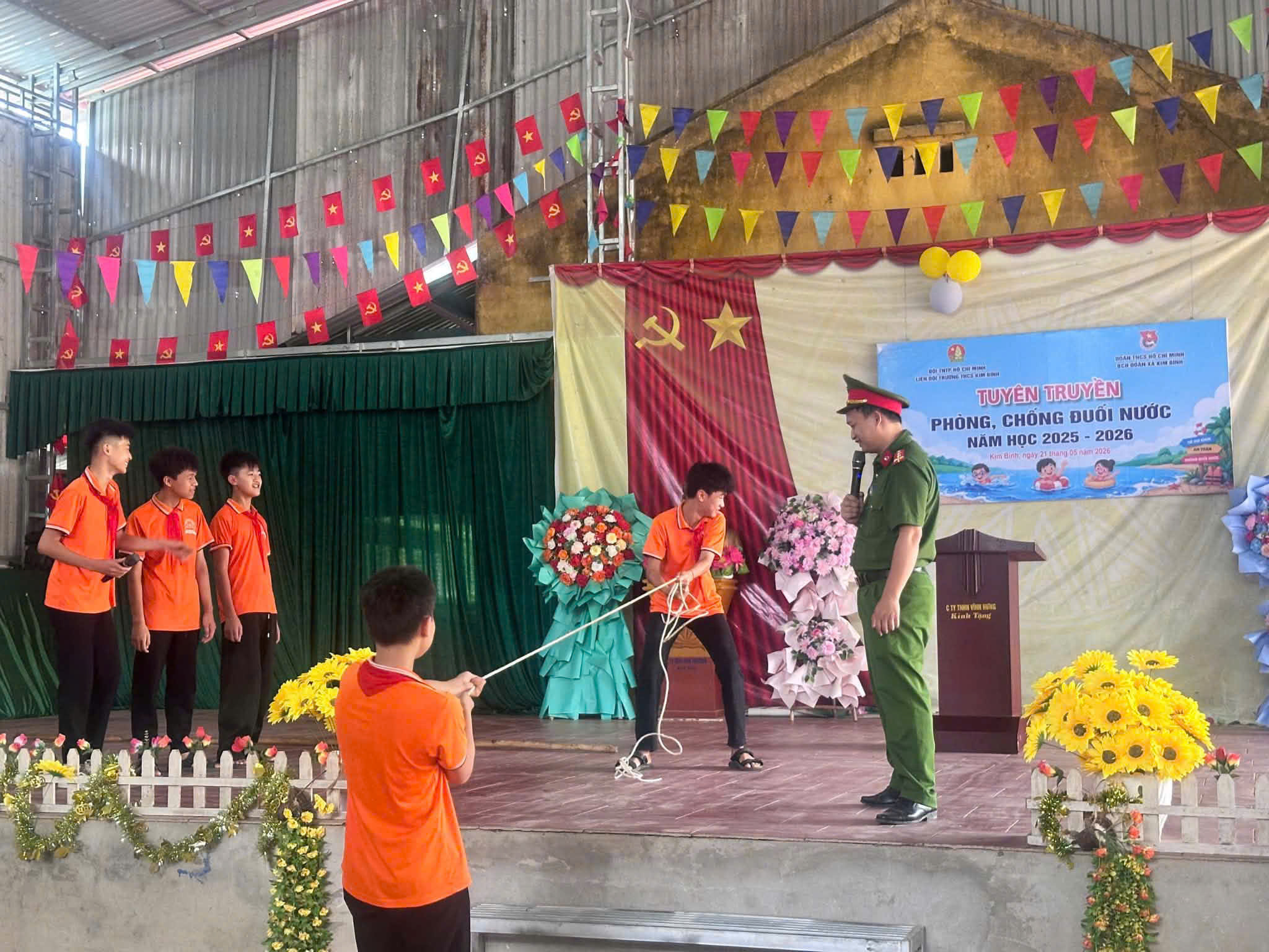 CÔNG AN XÃ KIM BÌNH TĂNG CƯỜNG TUYÊN TRUYỀN PHÒNG, CHỐNG ĐUỐI NƯỚC CHO HỌC SINH 