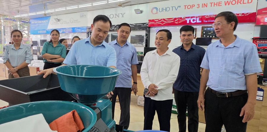 Thường trực HĐND xã giám sát tại thôn Pắc Há