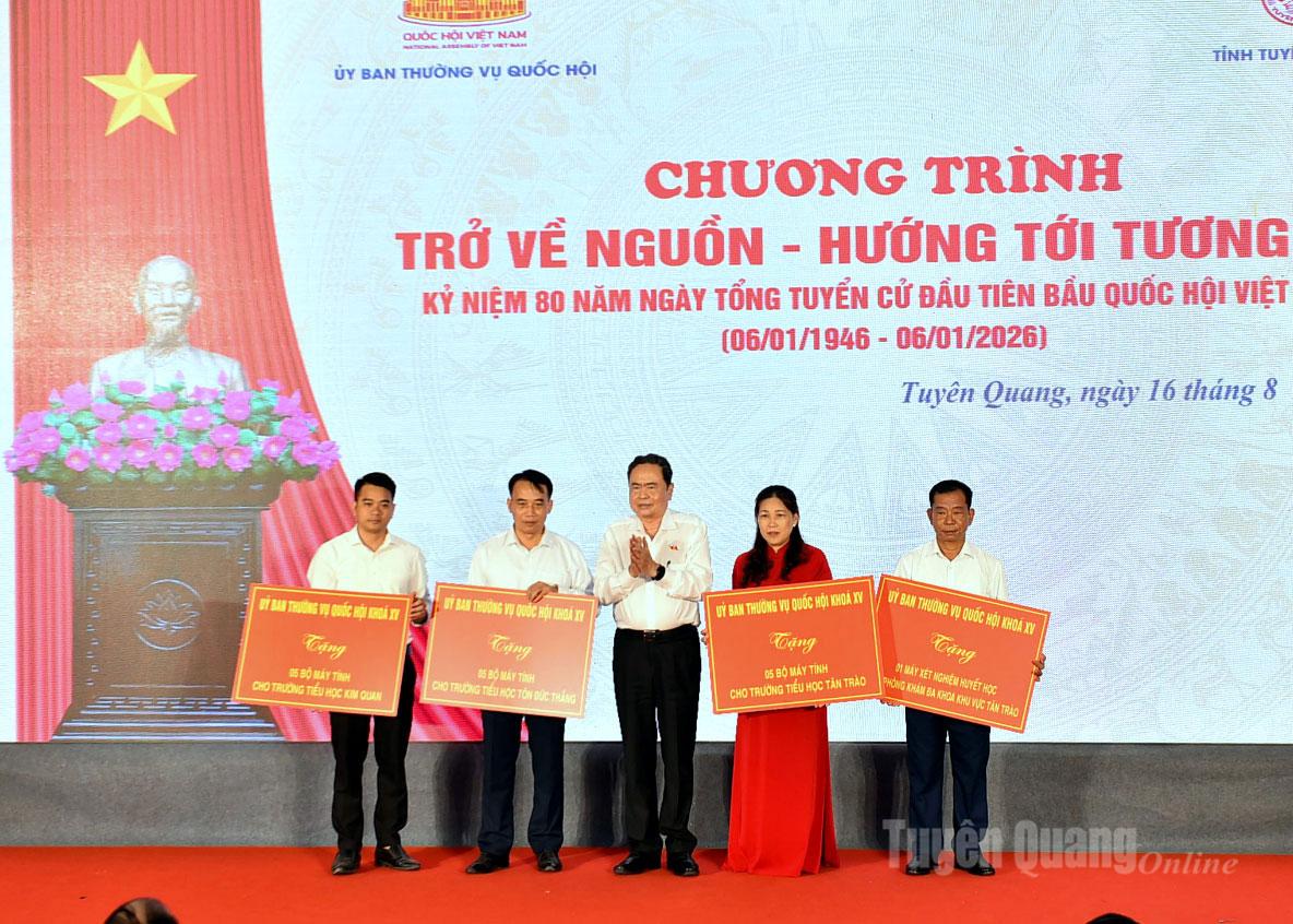 Chủ tịch Quốc hội Trần Thanh Mẫn: Tuyên Quang cần tiếp nối truyền thống cách mạng để xây dựng tỉnh phát triển hơn nữa