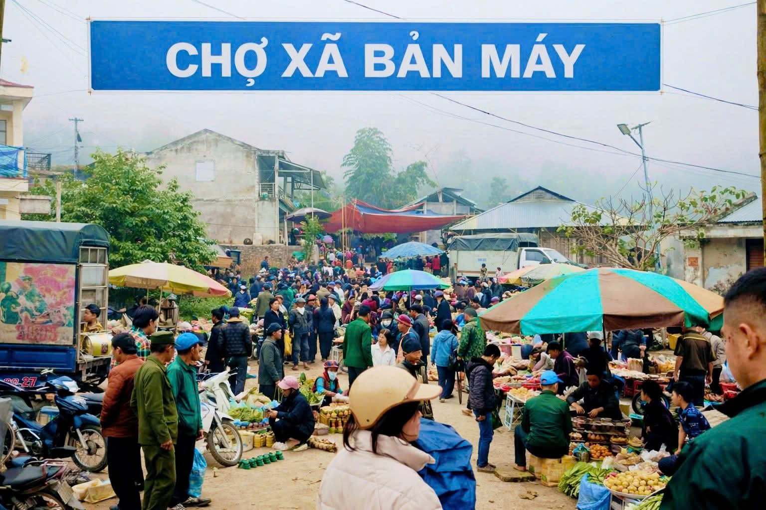 TỔ CHỨC HỌP CHỢ TRUNG TÂM XÃ BẢN MÁY