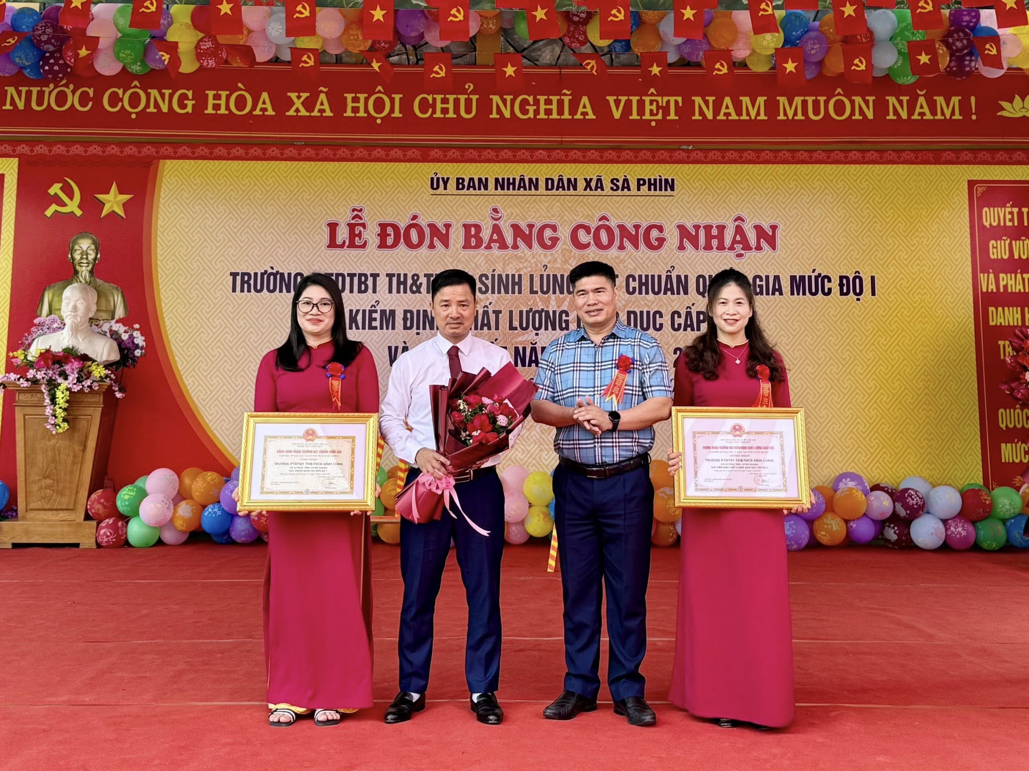 tặng giáy khen.jpg