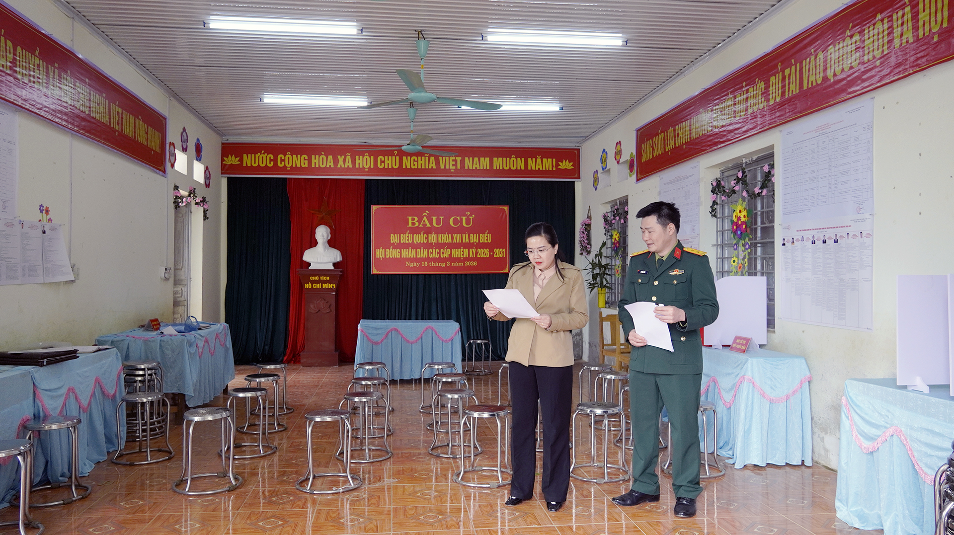 th&egrave;n v&aacute;n (3).JPG