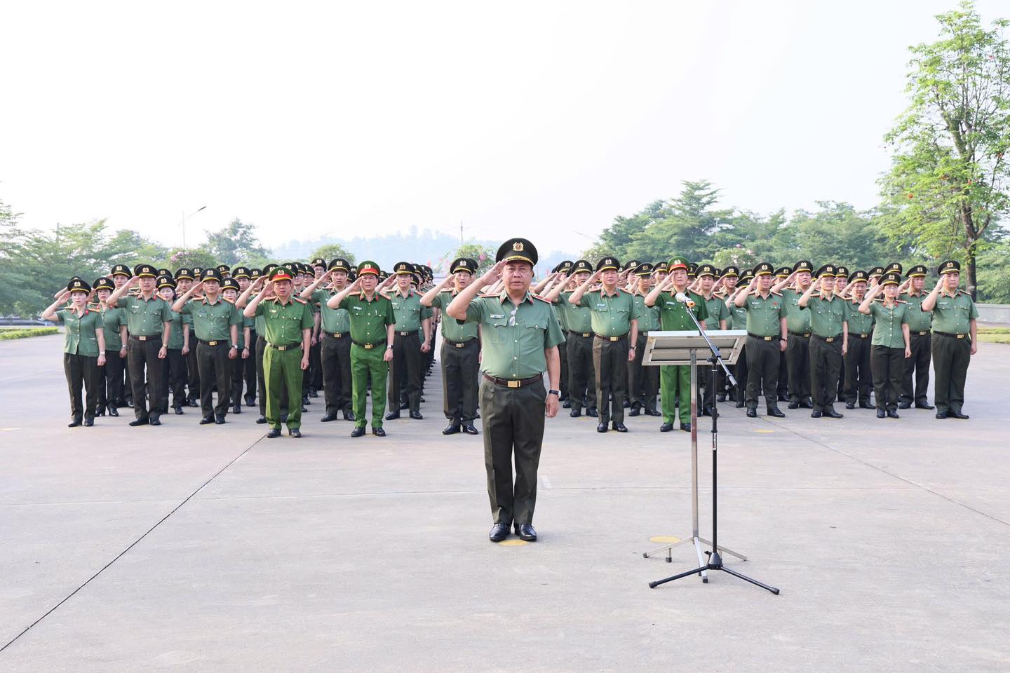 CÔNG AN TỈNH TỔ CHỨC LỄ CHÀO CỜ THÁNG 6/2026