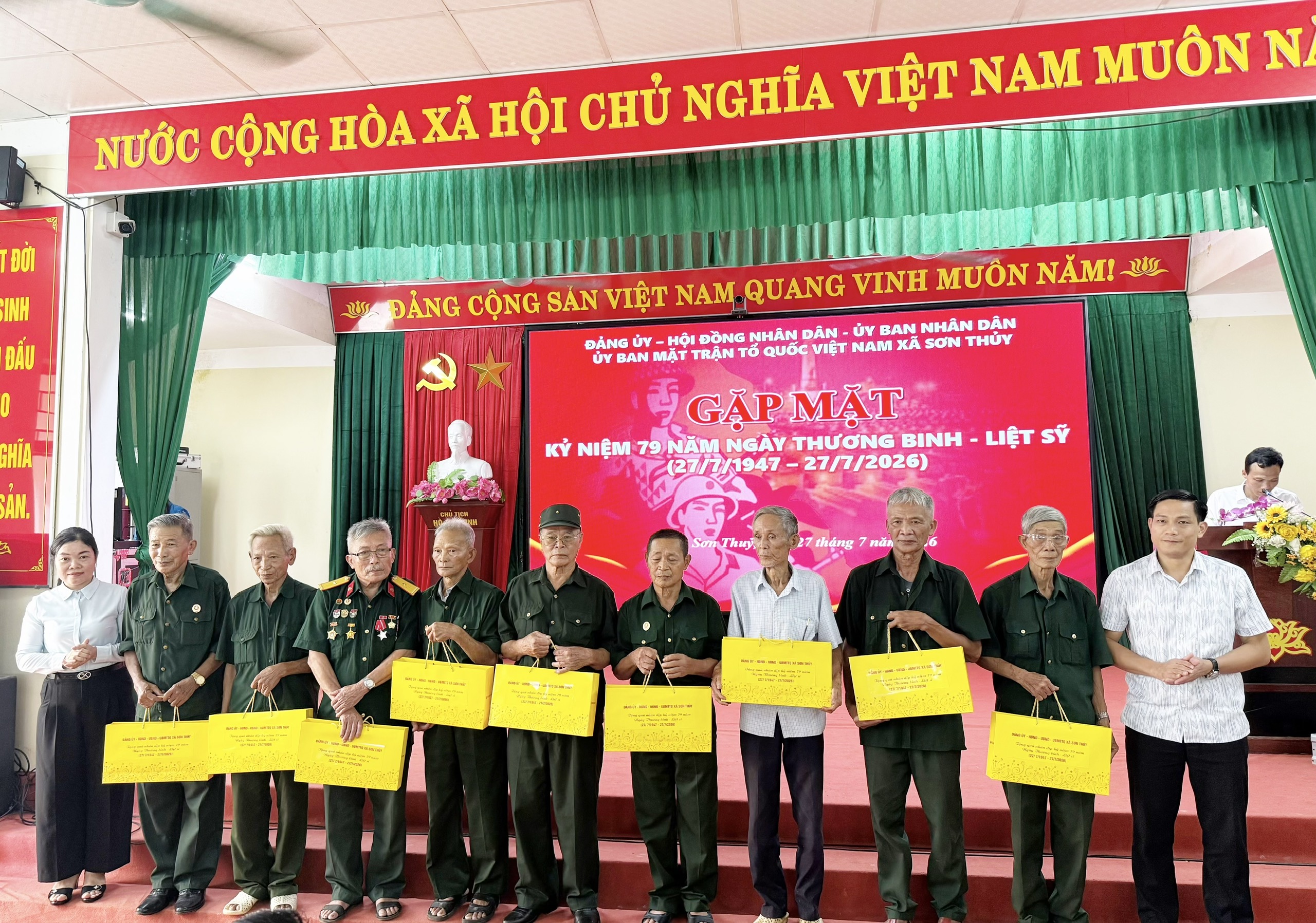 z8086843554150_3fb7d5be6865a43cfad25d821de92a7a.jpg