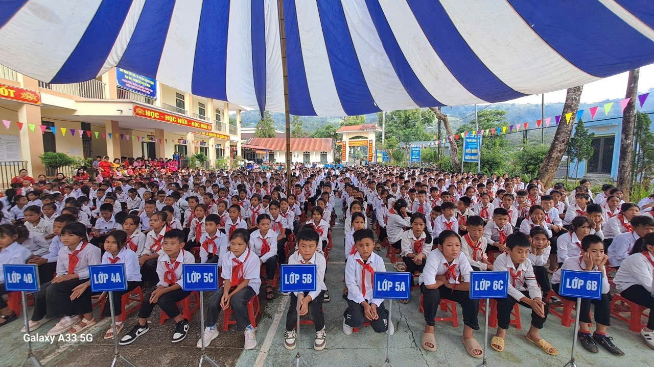 hoc sinh TH&THCS Tan tien.jpg