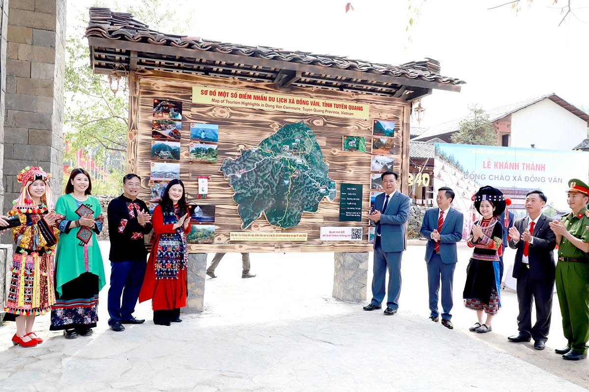 Khánh thành cổng chào xã Đồng Văn