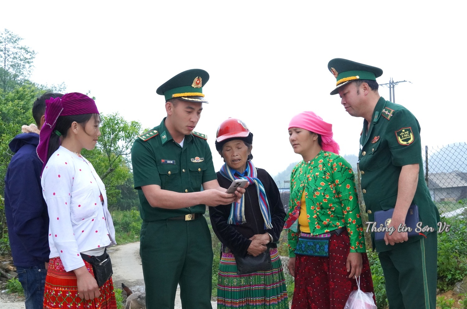 "Cánh tay nối dài" của chính quyền số ở vùng biên Sơn Vĩ