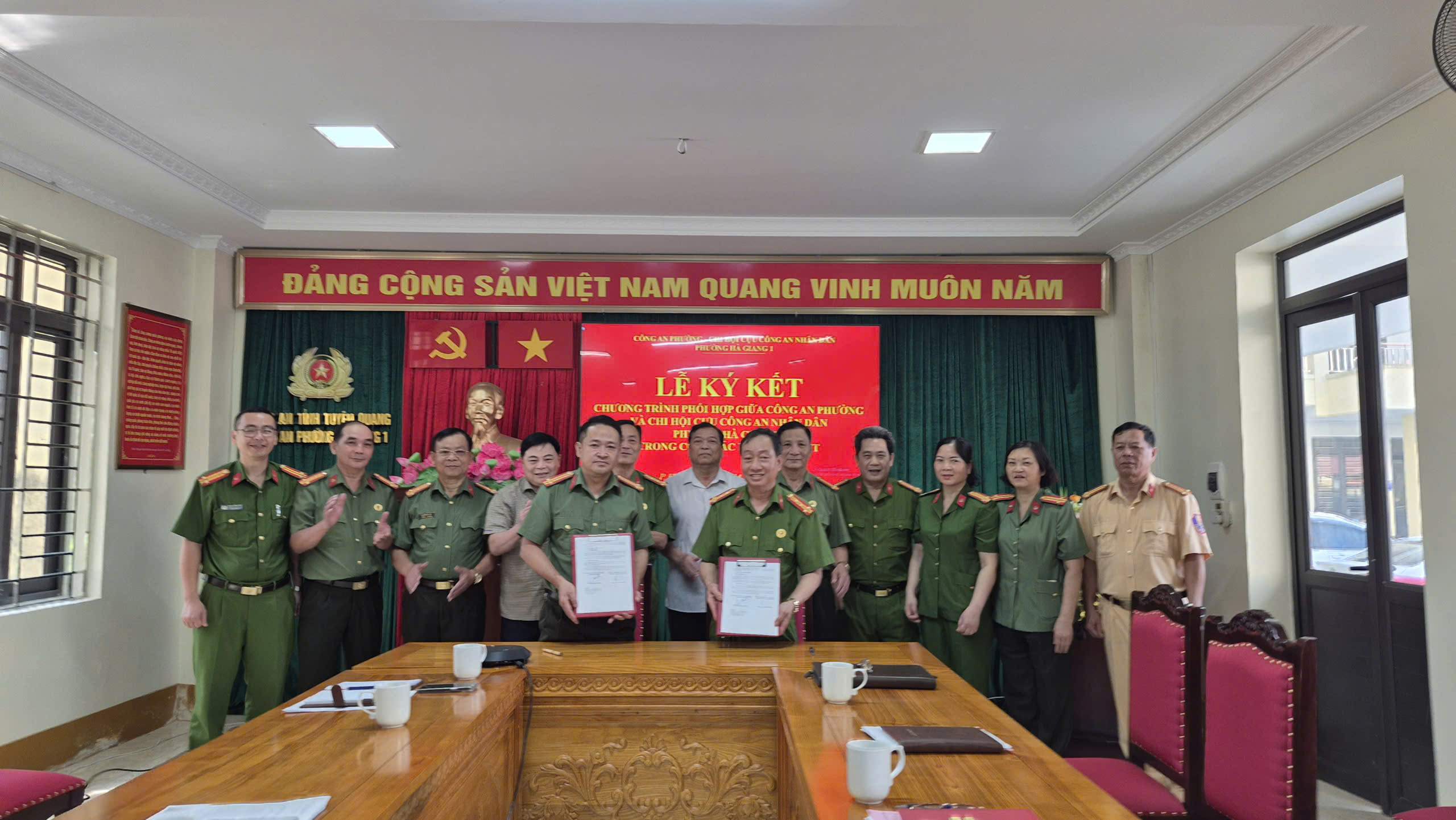 KÝ CHƯƠNG TRÌNH PHỐI HỢP TRONG  CÔNG TÁC BẢO ĐẢM AN NINH, TRẬT TỰ