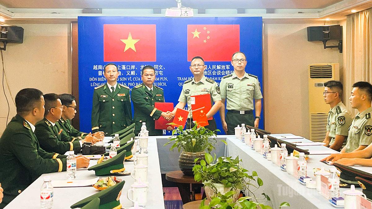 Hội đàm định kỳ giữa 8 Đồn Biên phòng tỉnh Tuyên Quang với Trạm Hội ngộ hội đàm biên phòng khu vực Phú Ninh (Trung Quốc)