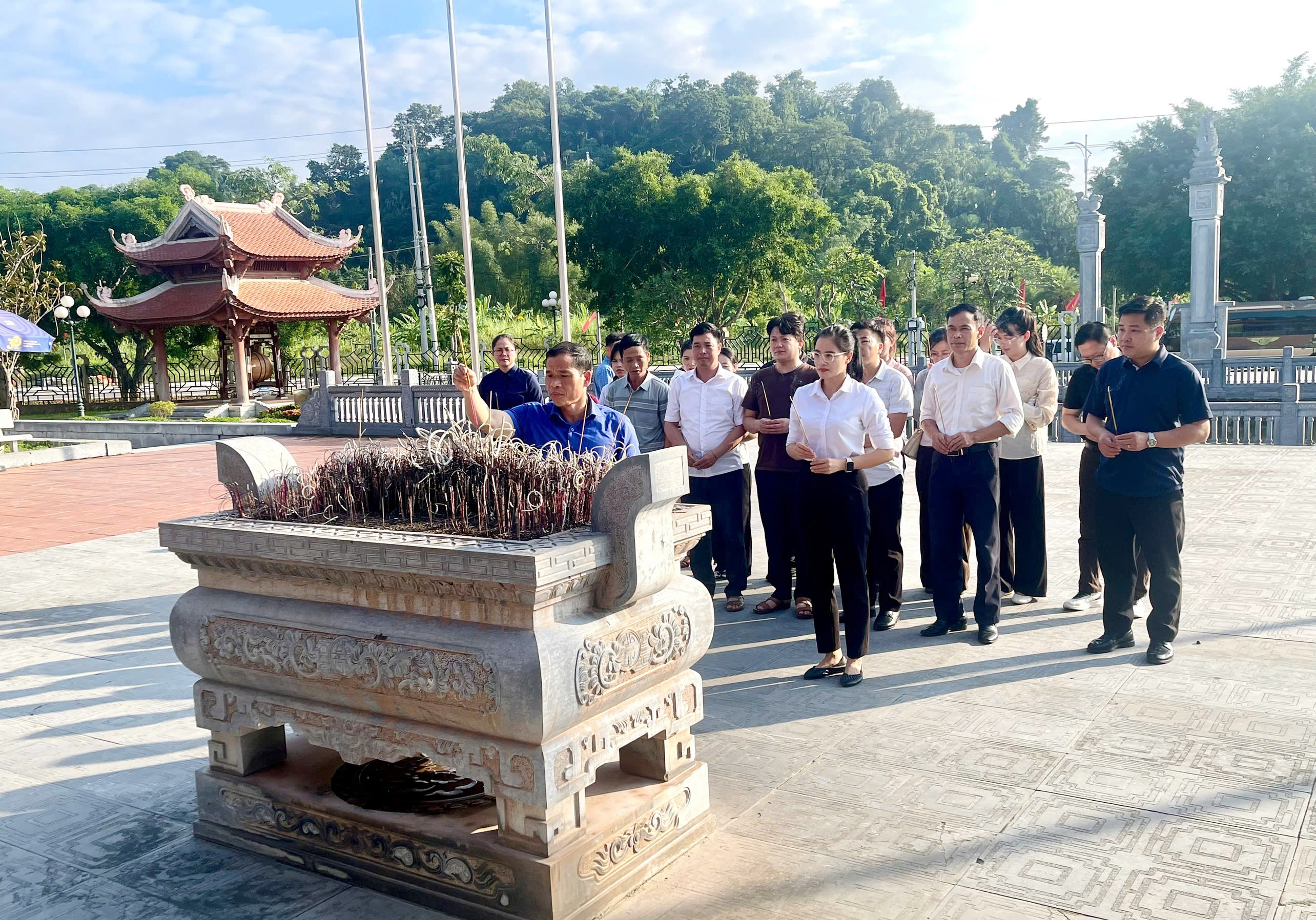 Xã Lũng Cú dâng hương tại Tân Trào