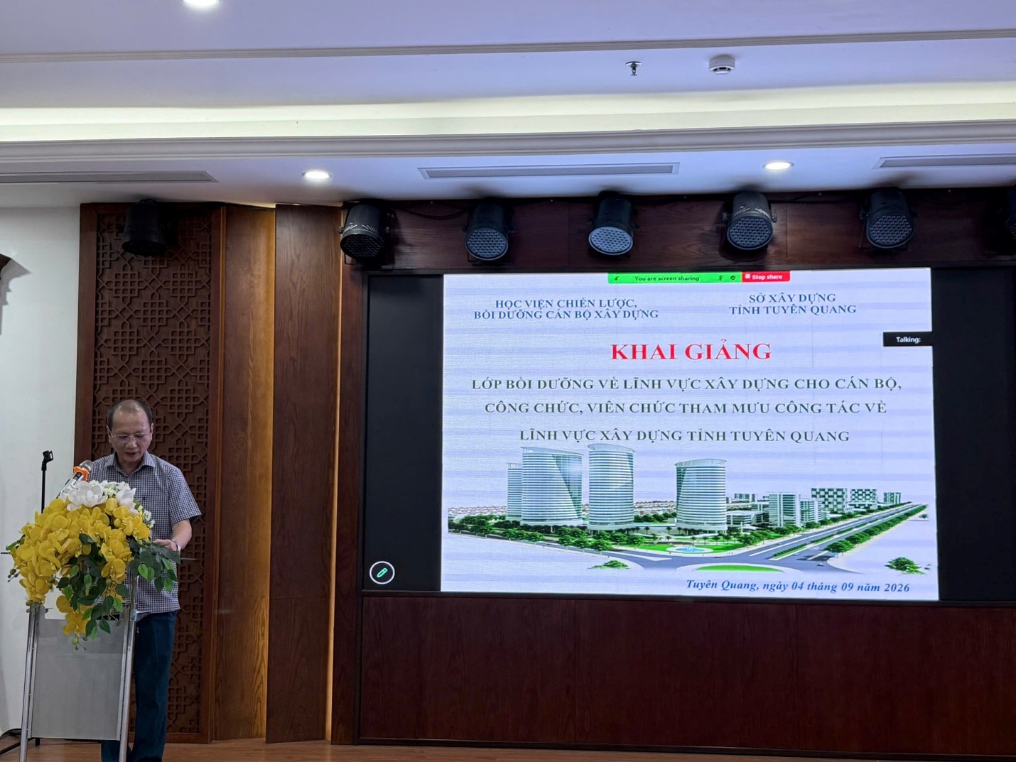 Khai giảng lớp bồi dưỡng về lĩnh vực xây dựng cho cán bộ, công chức, viên chức tham mưu công tác về lĩnh vực xây dựng tỉnh Tuyên Quang. 