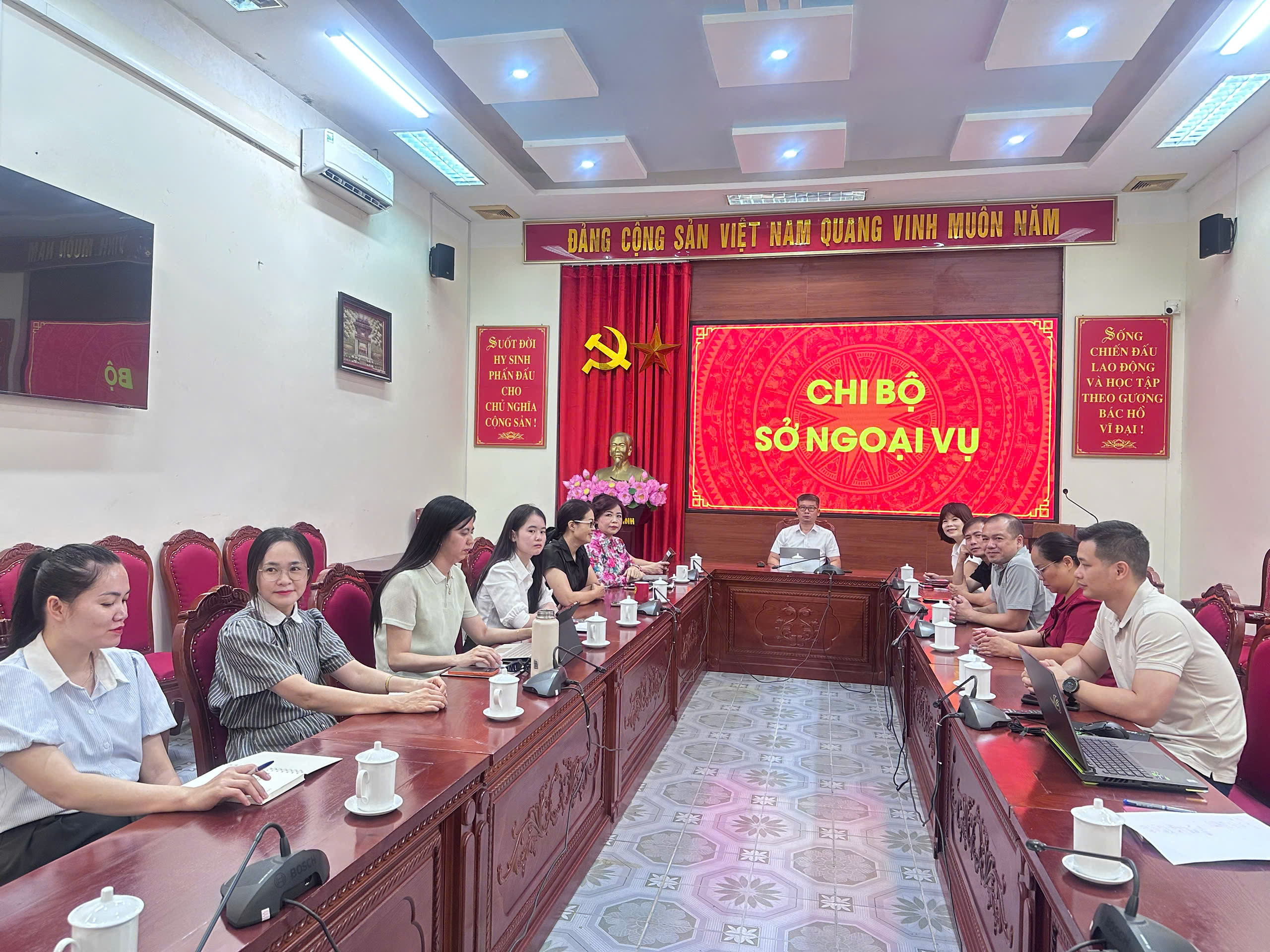 Chi bộ Sở Ngoại vụ tham dự Hội nghị học tập, quán triệt triển khai các Nghị quyết của Ban Chấp hành Đảng bộ tỉnh, Ban Thường vụ Tỉnh ủy